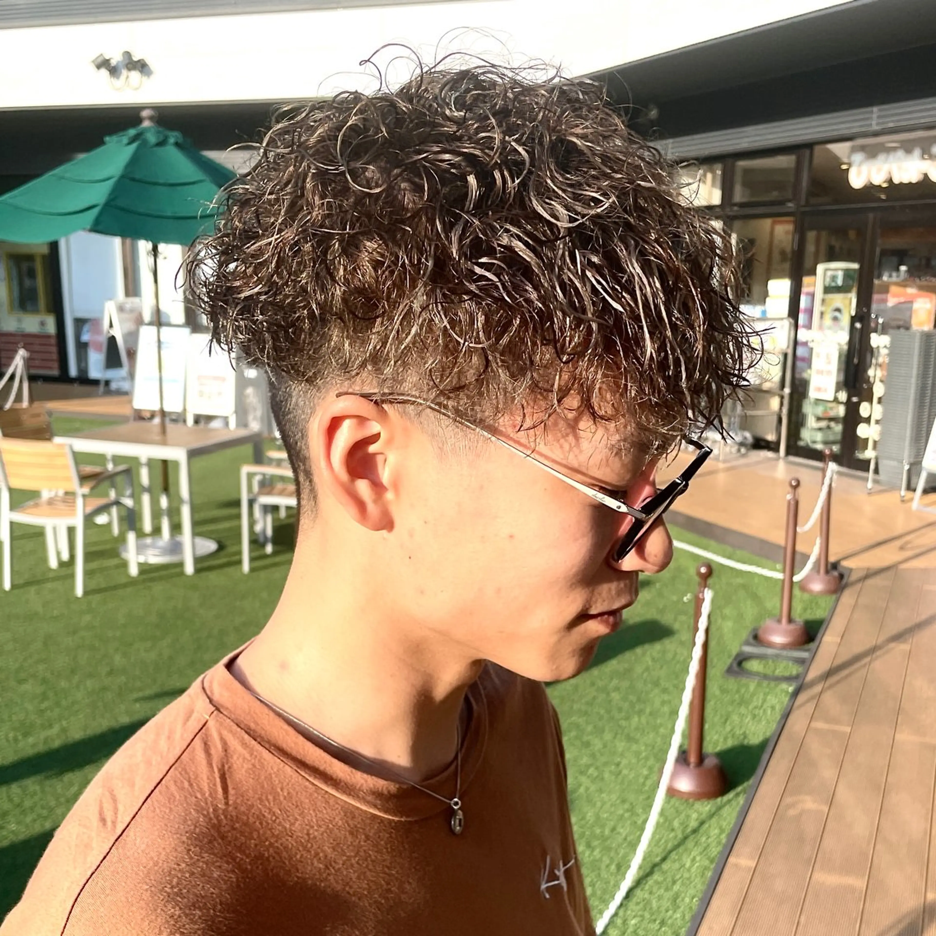 ショート カラー パーマ メンズ メンズメッシュ スペインカール メッシュ シルバー カット ヘアカラー パーマ メンズヘア特化 崎田 成人のヘアスタイル