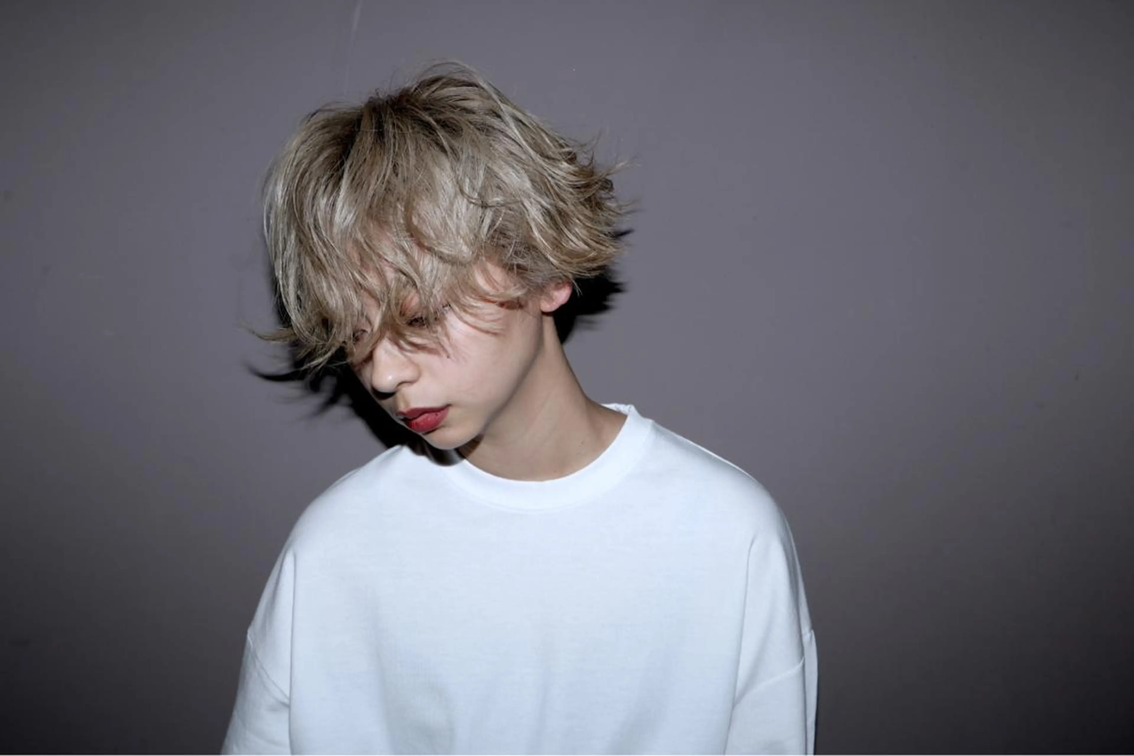 ショート カラー アッシュ ベージュカラー ブリーチ ハイトーンカラー イルミナカラー 山下 直人のヘアスタイル