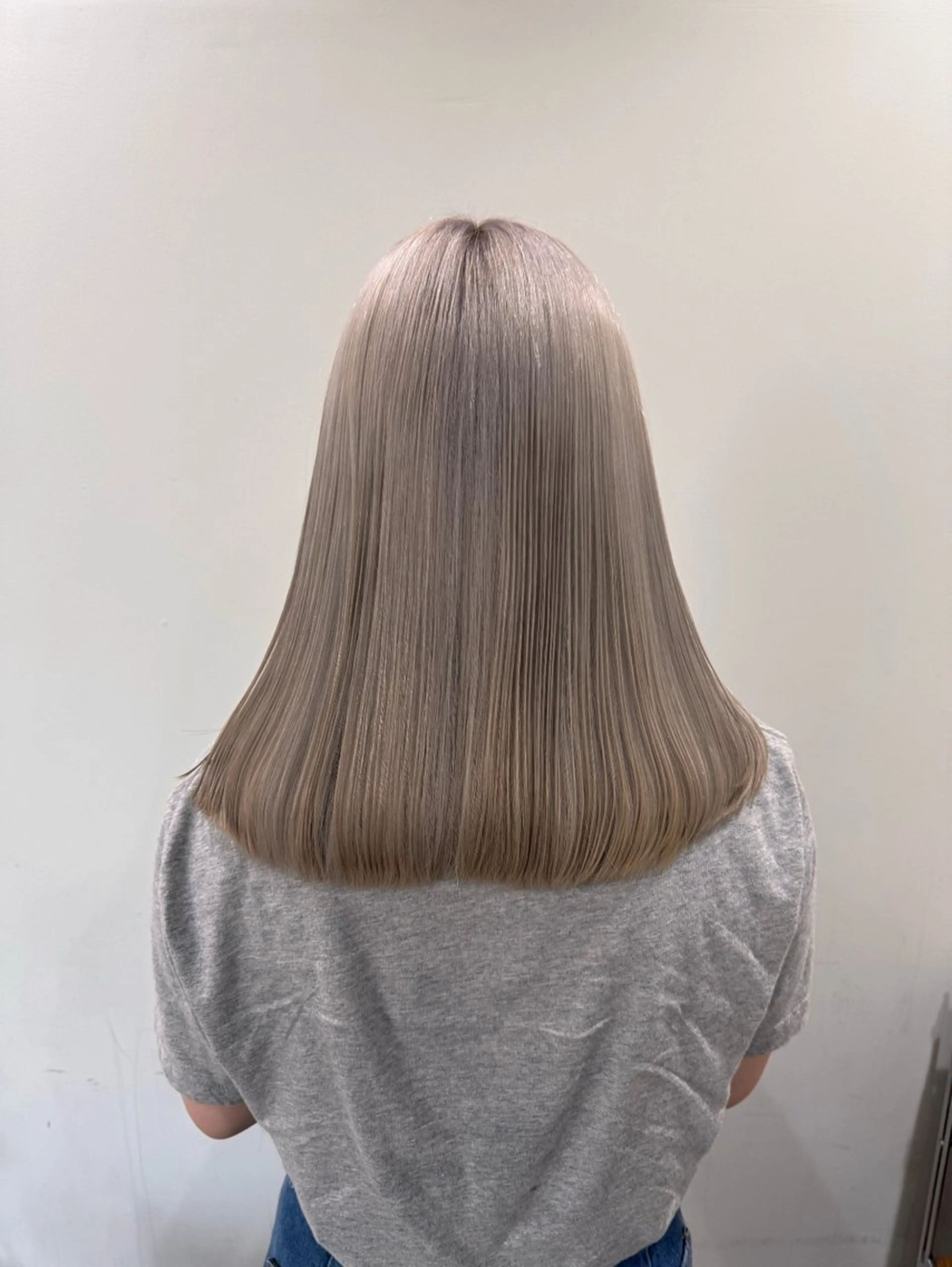 ミディアム カラー アディクシーカラー ブリーチ 透明感カラー デザインカラー ダブルカラー ヘアカラー トリートメント ヘッドスパ ブリーチカラー🦖 岡部木乃夏のヘアスタイル