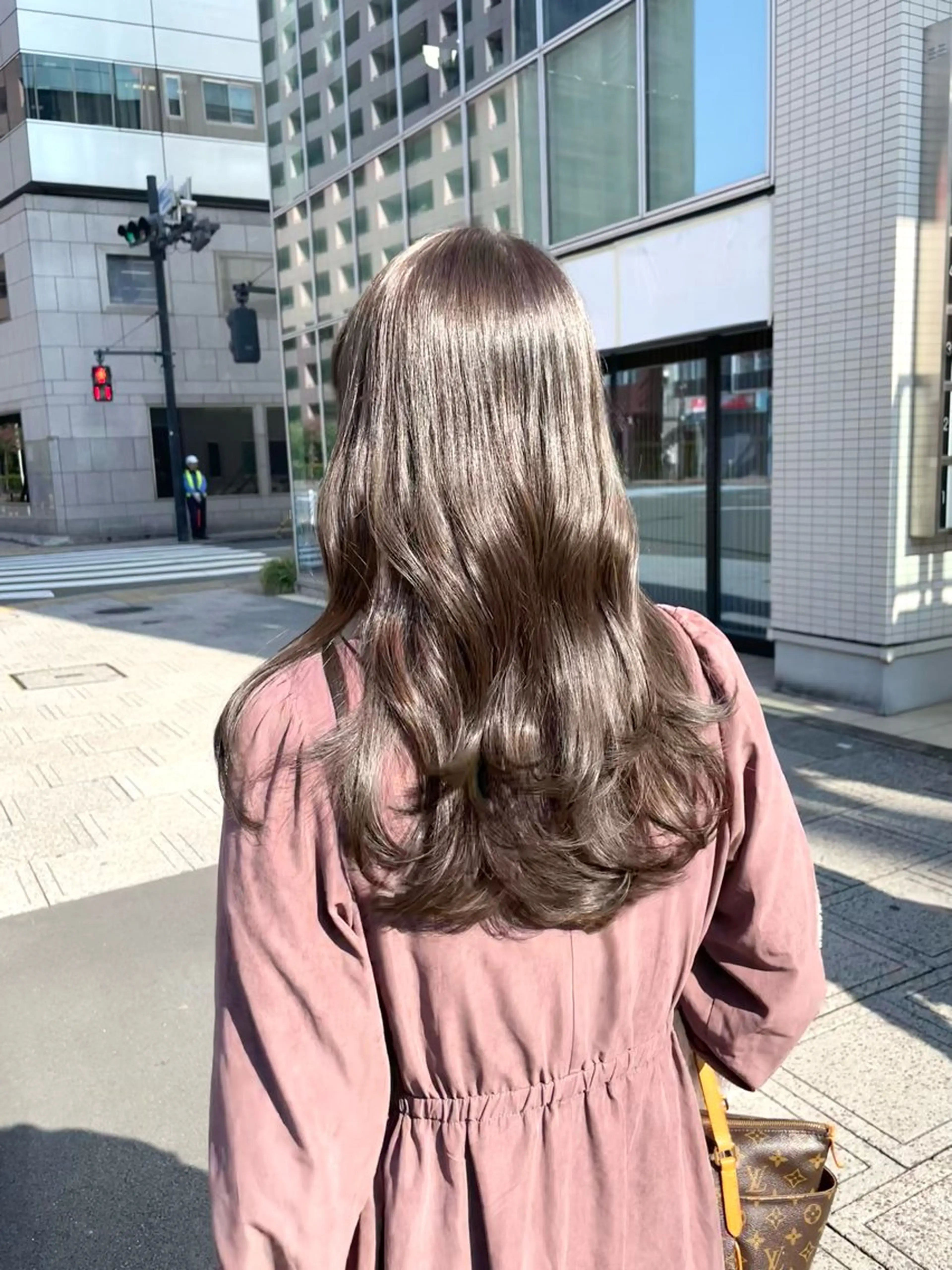 ロング カラー グレージュ カット ヘアカラー トリートメント 立川・くびれミディ 旬なデザインカラーのヘアスタイル