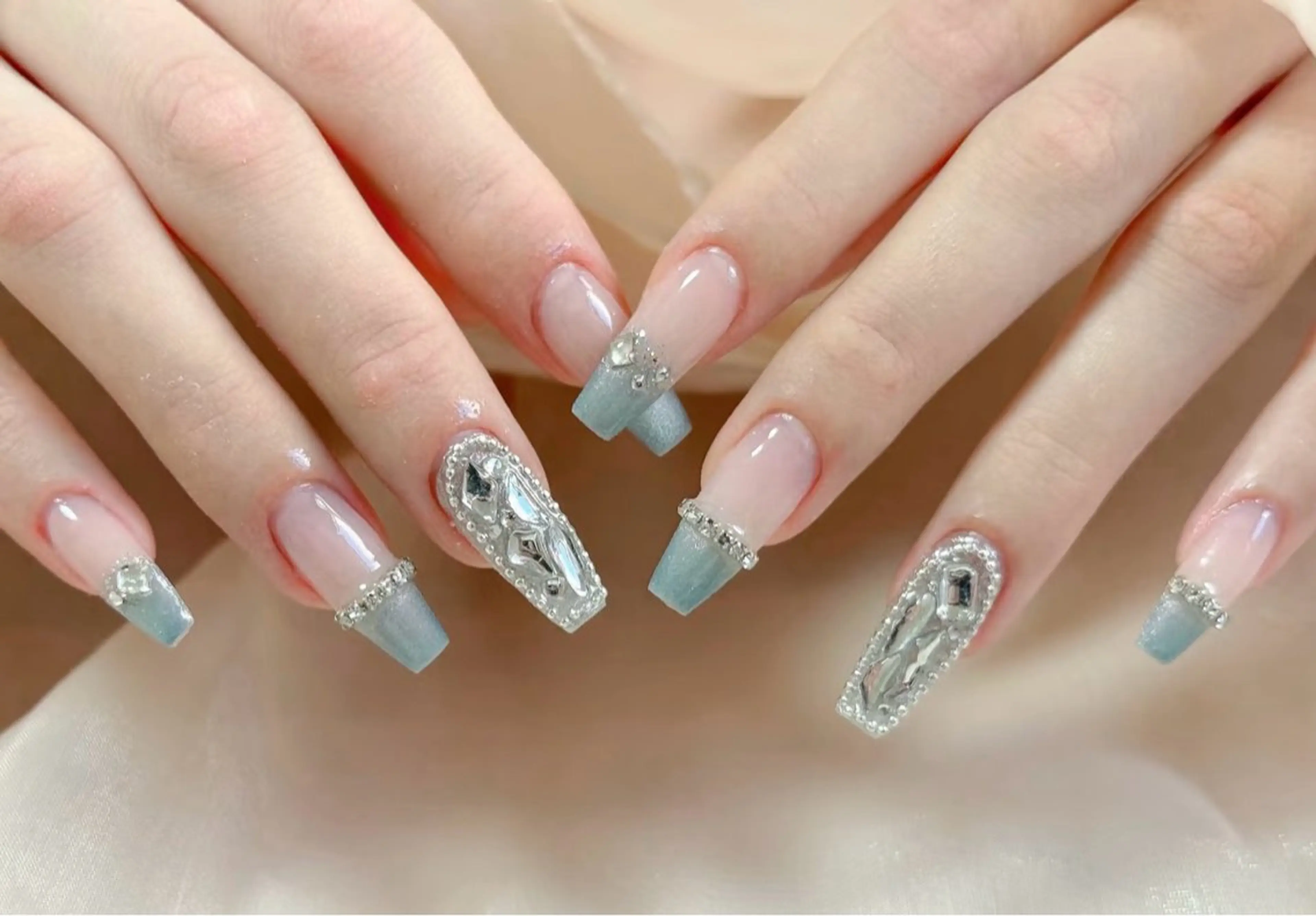 ネイル ハンドネイル ハンドケア Kaka_ パラジェル、長さだしのネイルデザイン