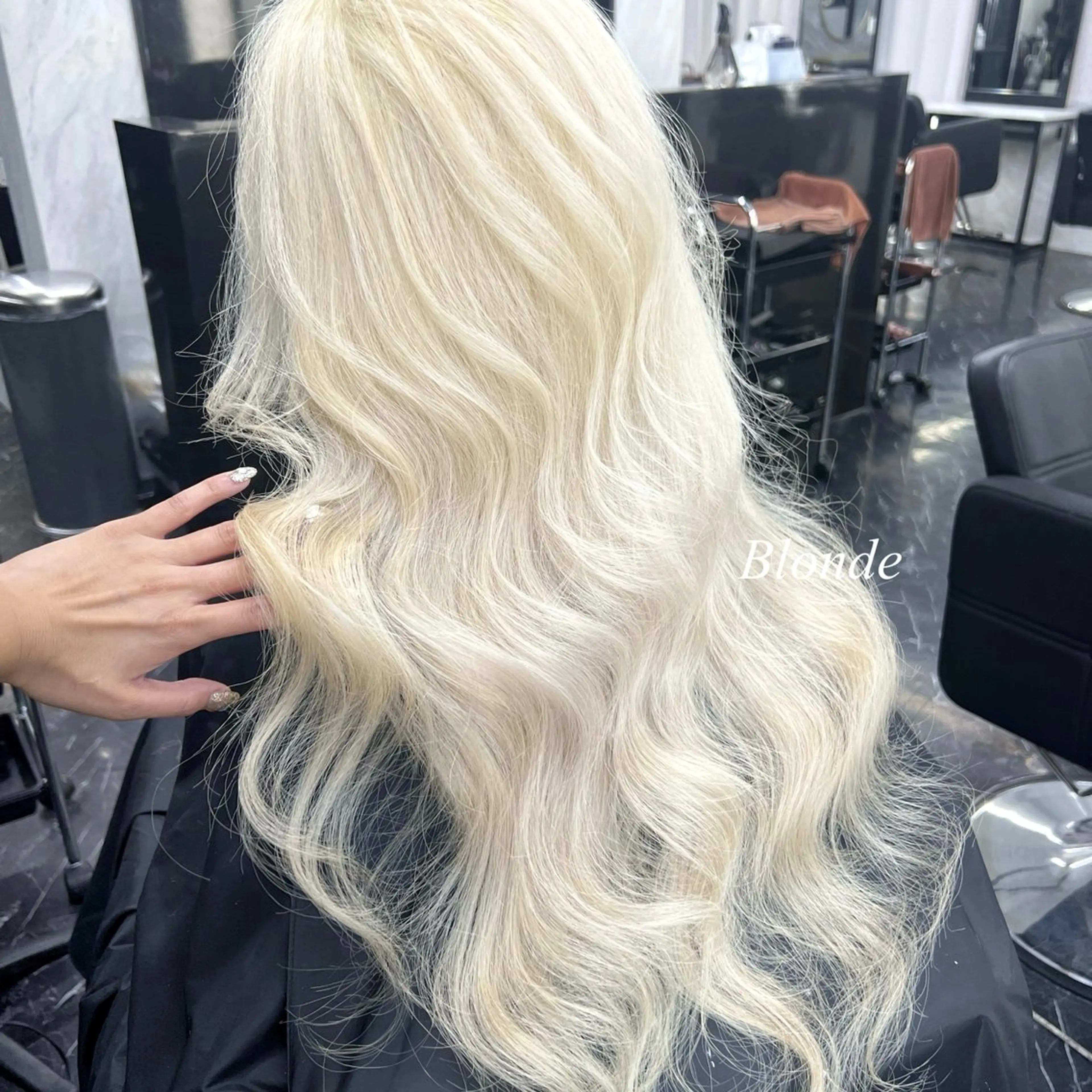 ロング カラー シールエクステ ハイトーンカラー エクステ ヘアカラー トリートメント シールエクステ特化 ハイトーン、NANAのヘアスタイル