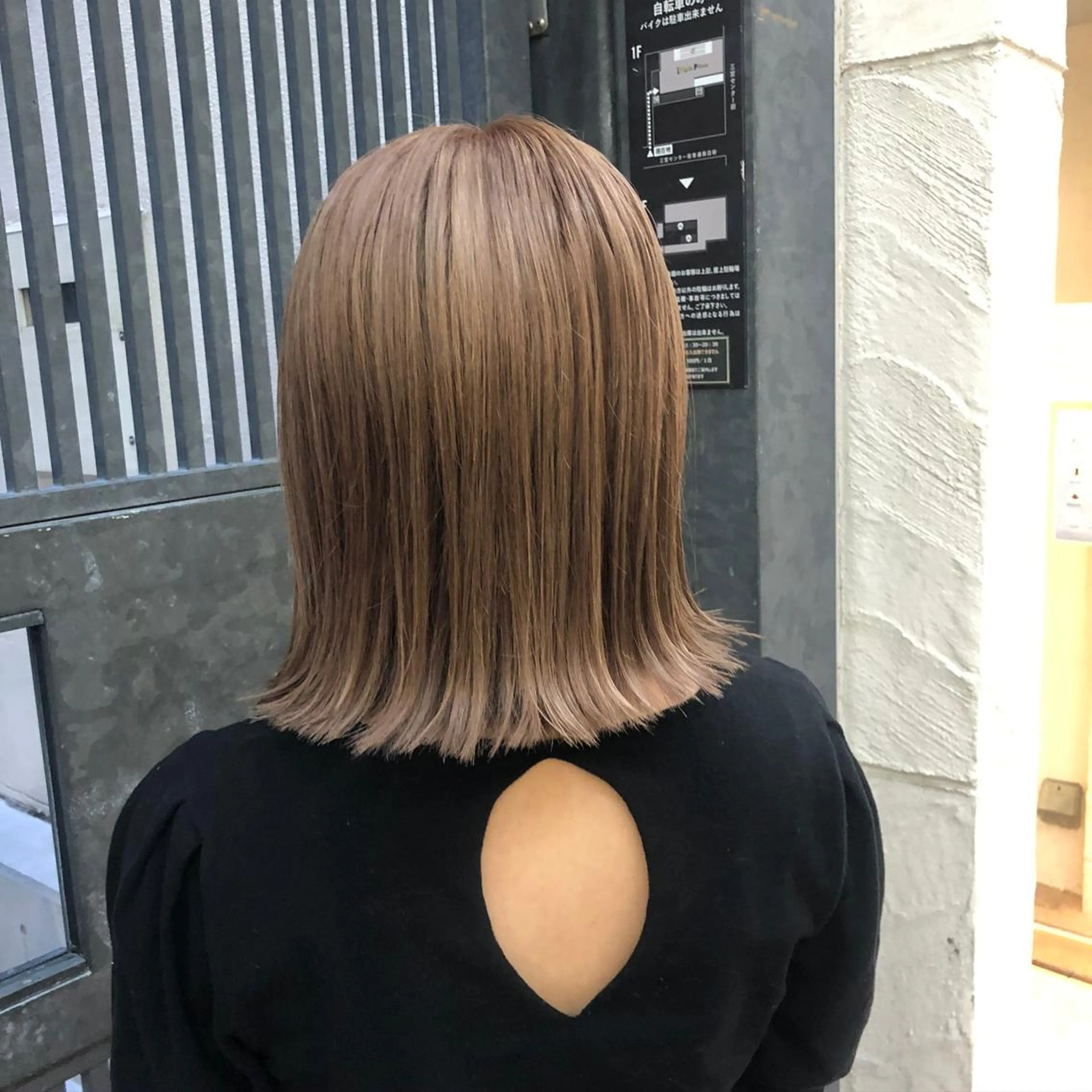 ミディアム ウルフカット／吉村 桃子のヘアスタイル