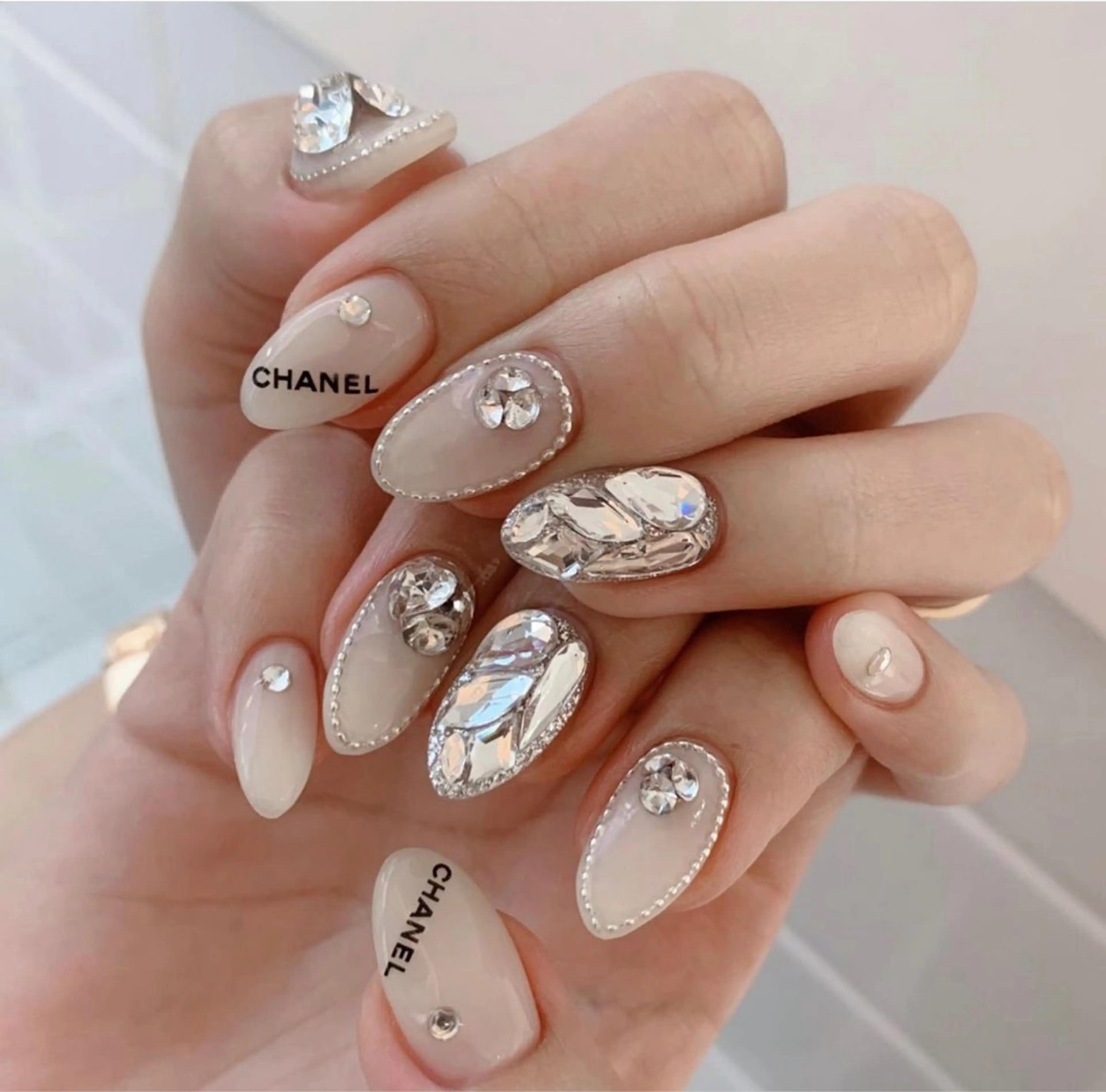 ミディアム nina beautyのネイルデザイン