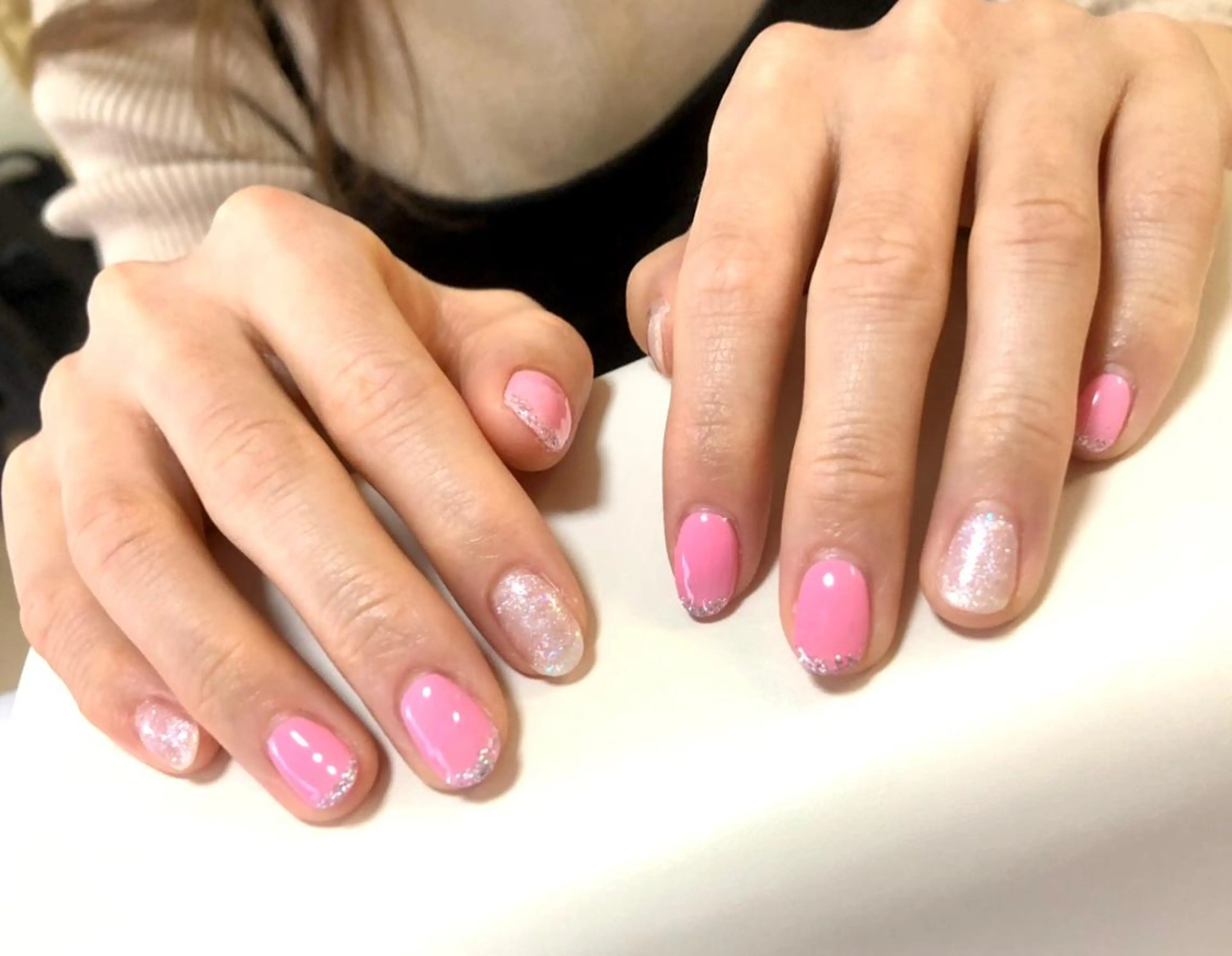 ネイル ラメ(グリッター) ピンク ホワイト meeho所属・salon *meehoのネイルデザイン