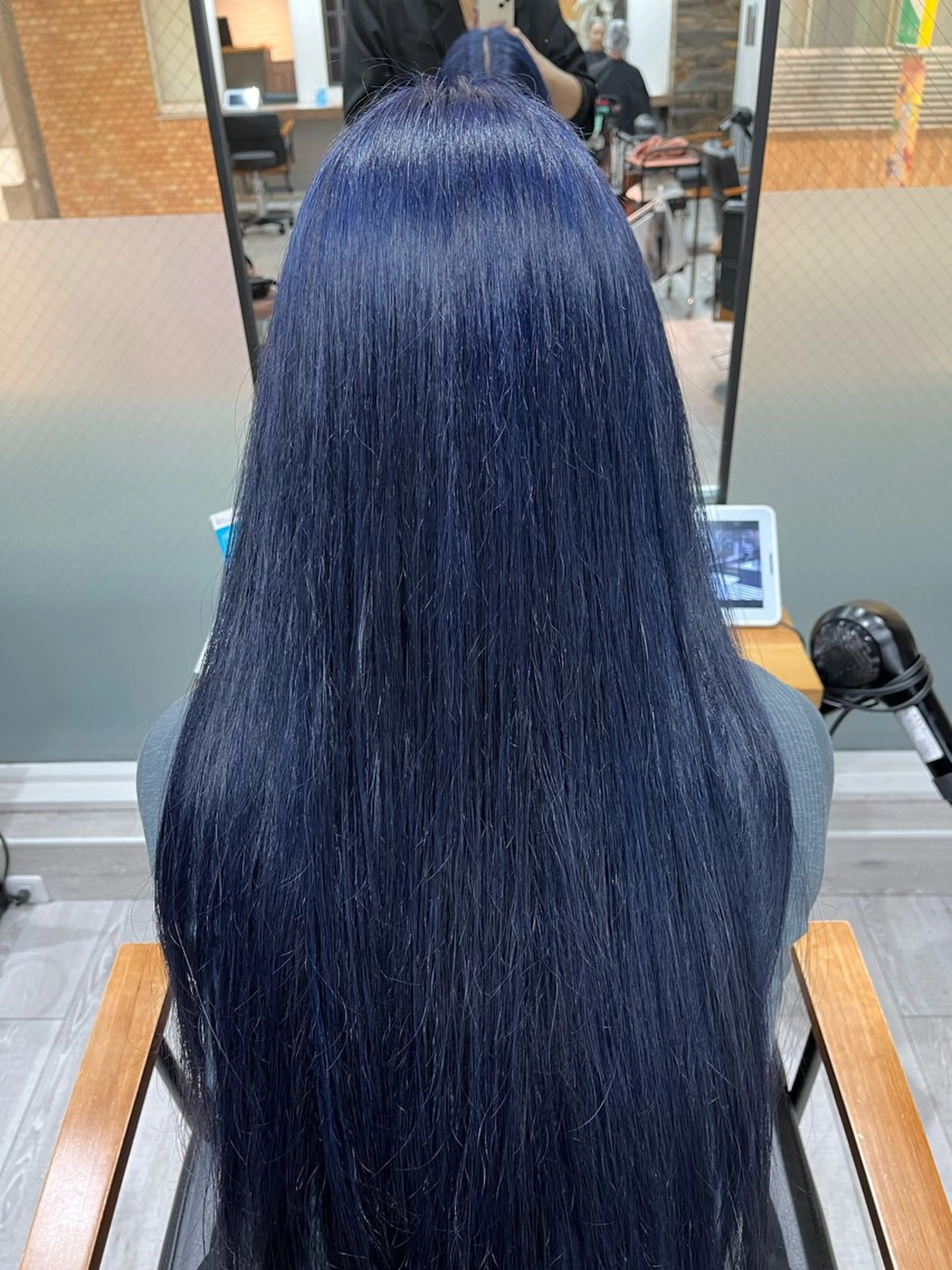 ロング カラー ブルーカラー アイバ シュンのヘアスタイル