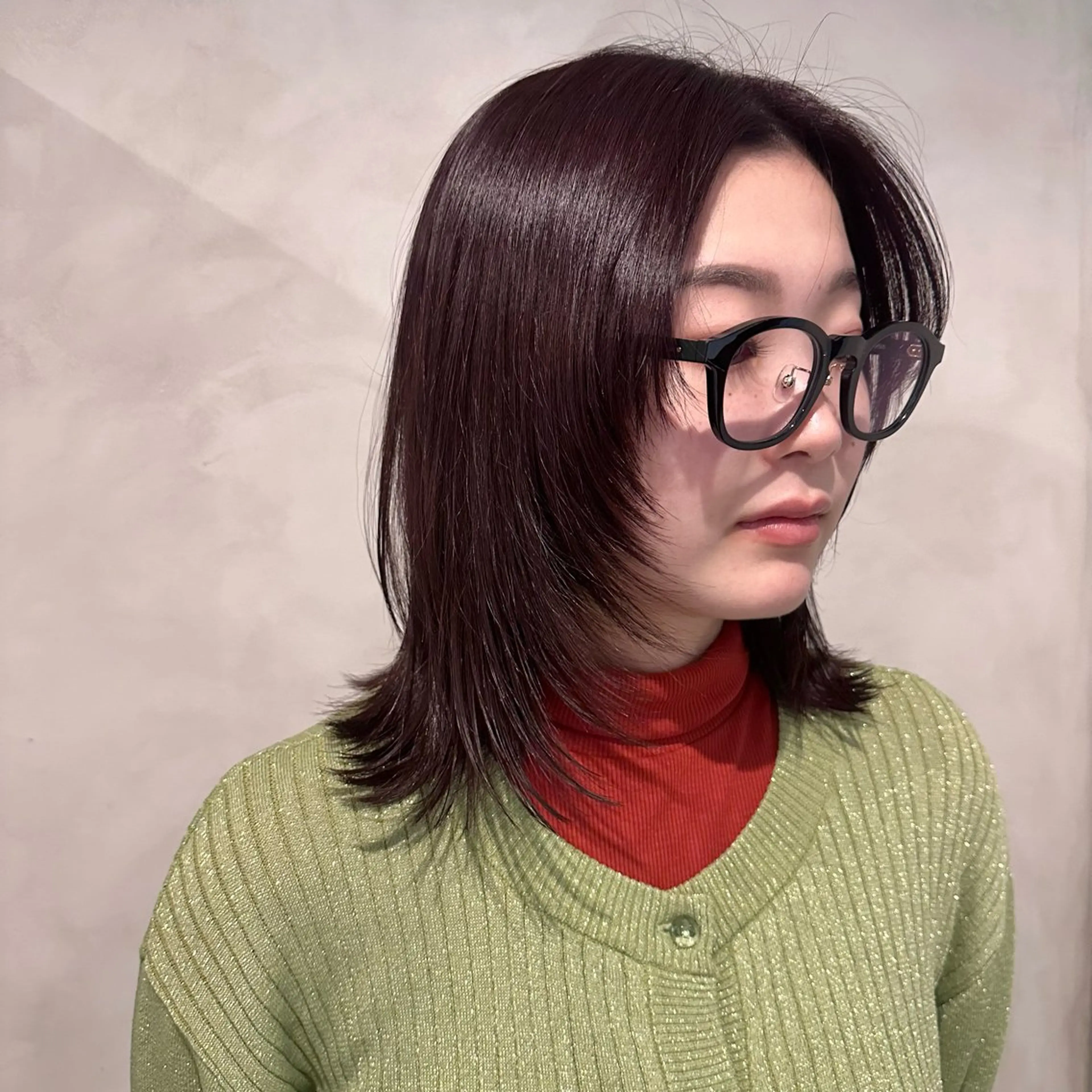 ミディアム カラー 顔まわりレイヤー 顔周りカット レイヤーカット Aust hair Stella新宿所属・Yuki☺︎パーマ レイヤーカットのヘアスタイル