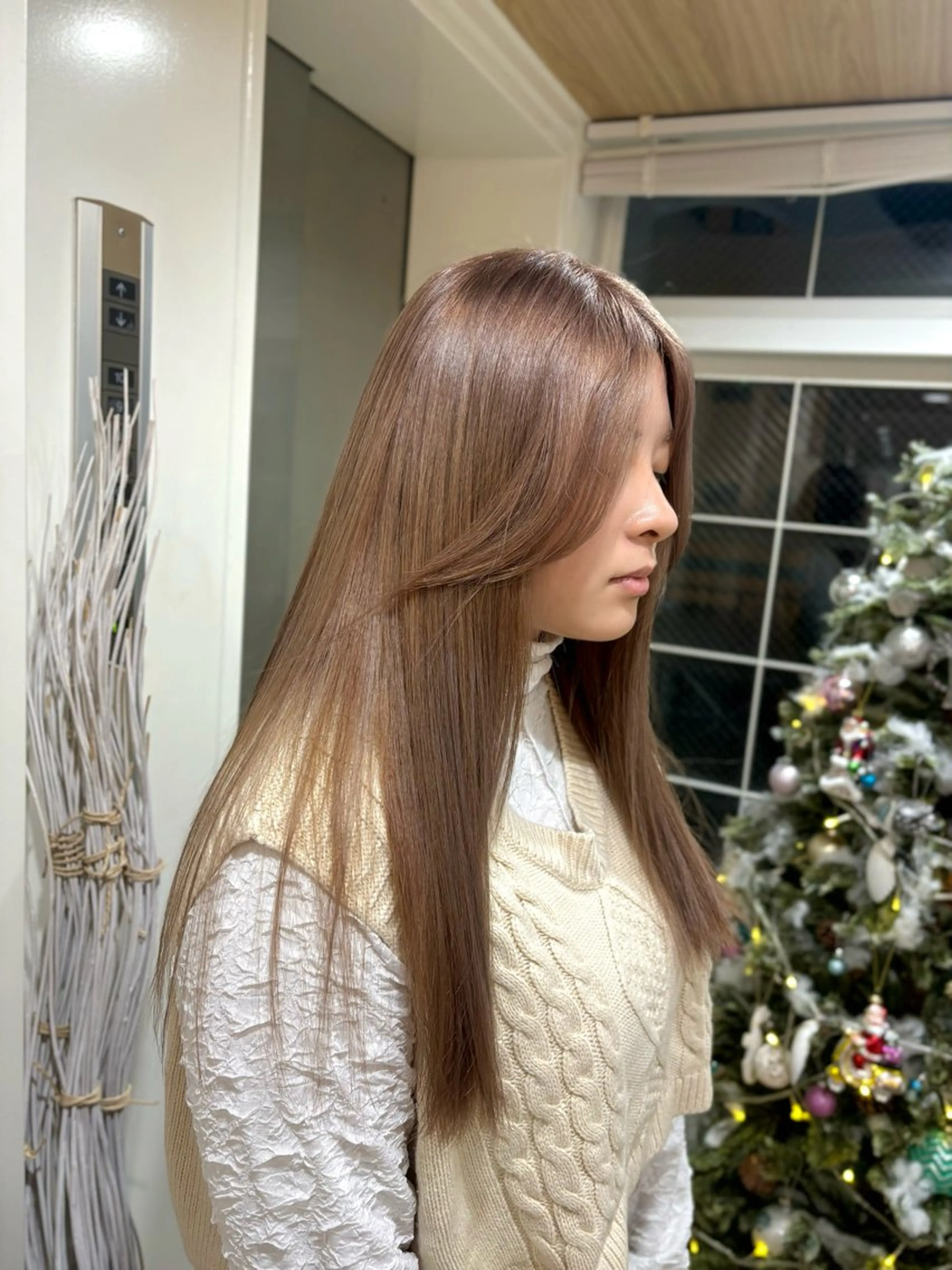 ロング カラー ベージュカラー ブリーチ ミルクティーベージュ ヘアカラー 学生指名率No.1 YUTOのヘアスタイル