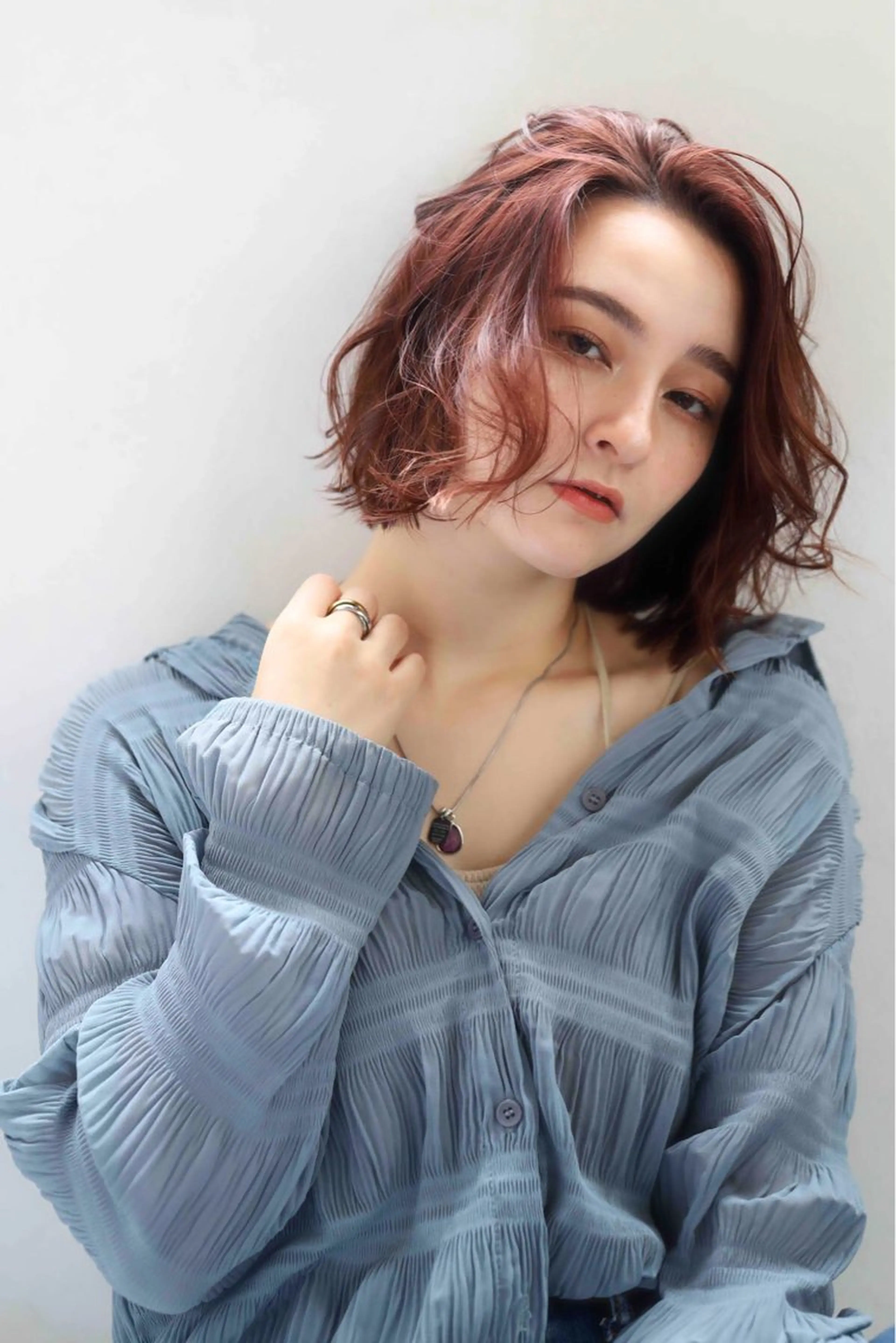 ミディアム カット ヘアカラー Navy （ネイビー）のヘアスタイル