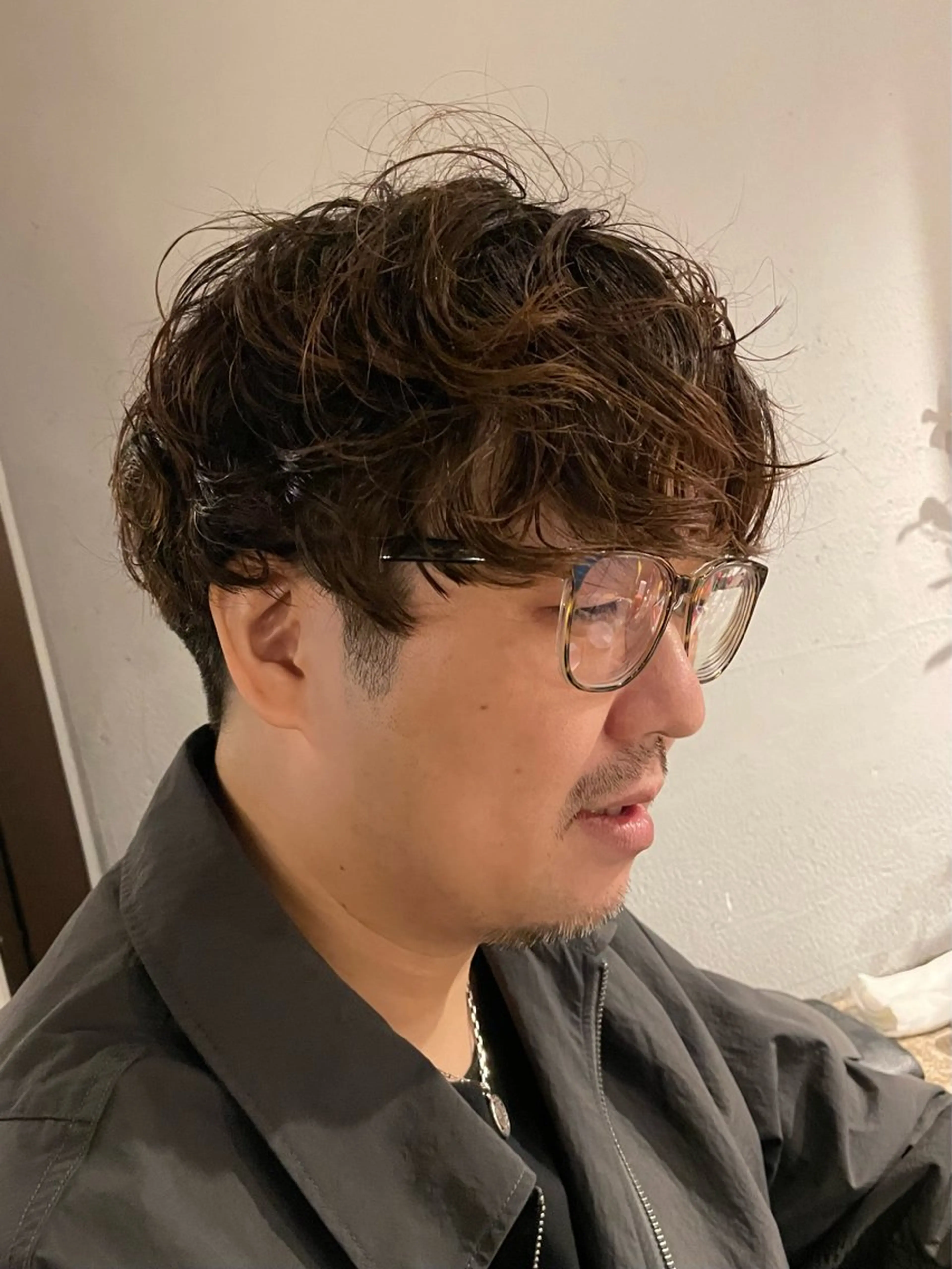 ショート パーマ メンズ メンズパーマ スパイラルパーマ カット パーマ 佐藤 栄輔のヘアスタイル