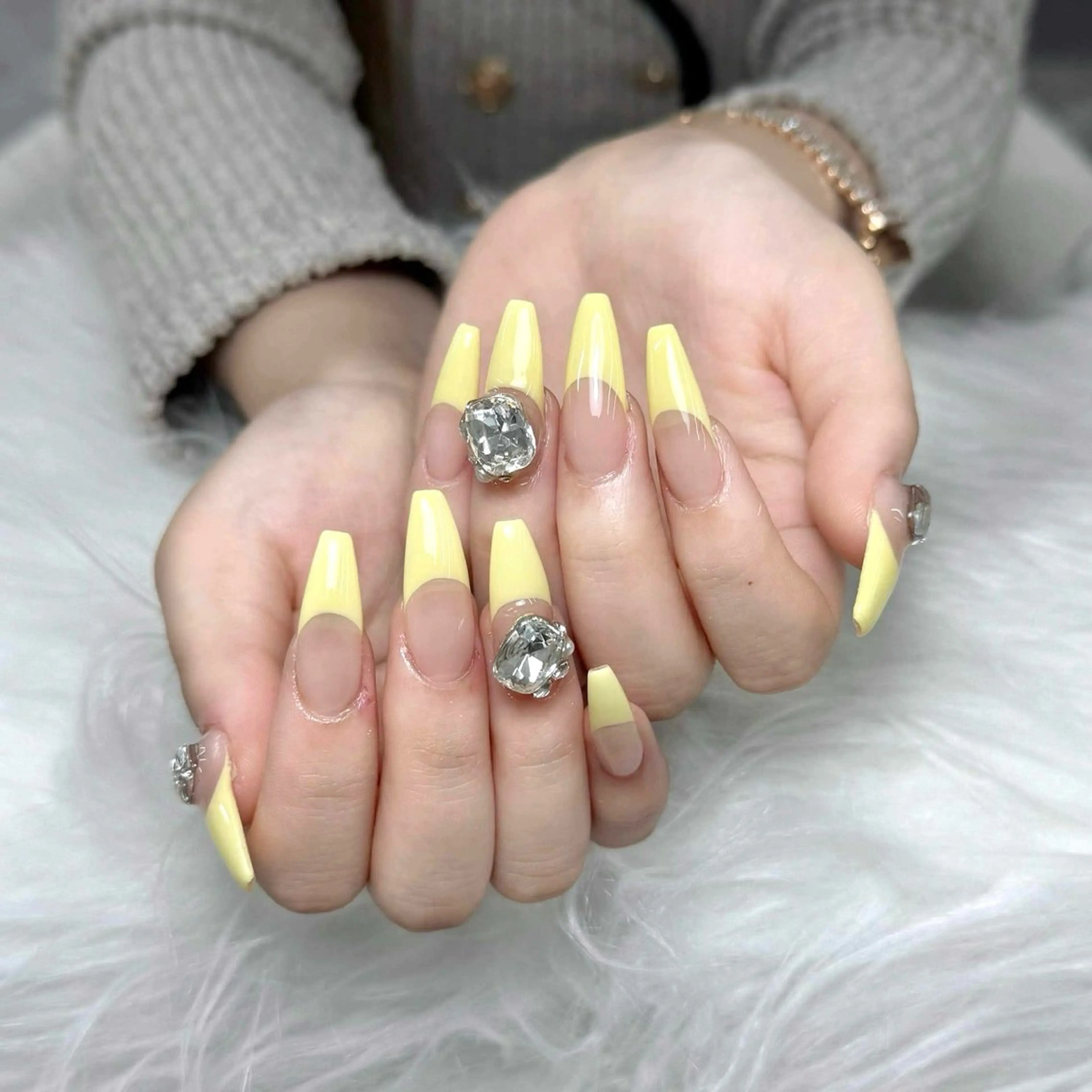 セミロング ハンドネイル Pio Mielのネイルデザイン