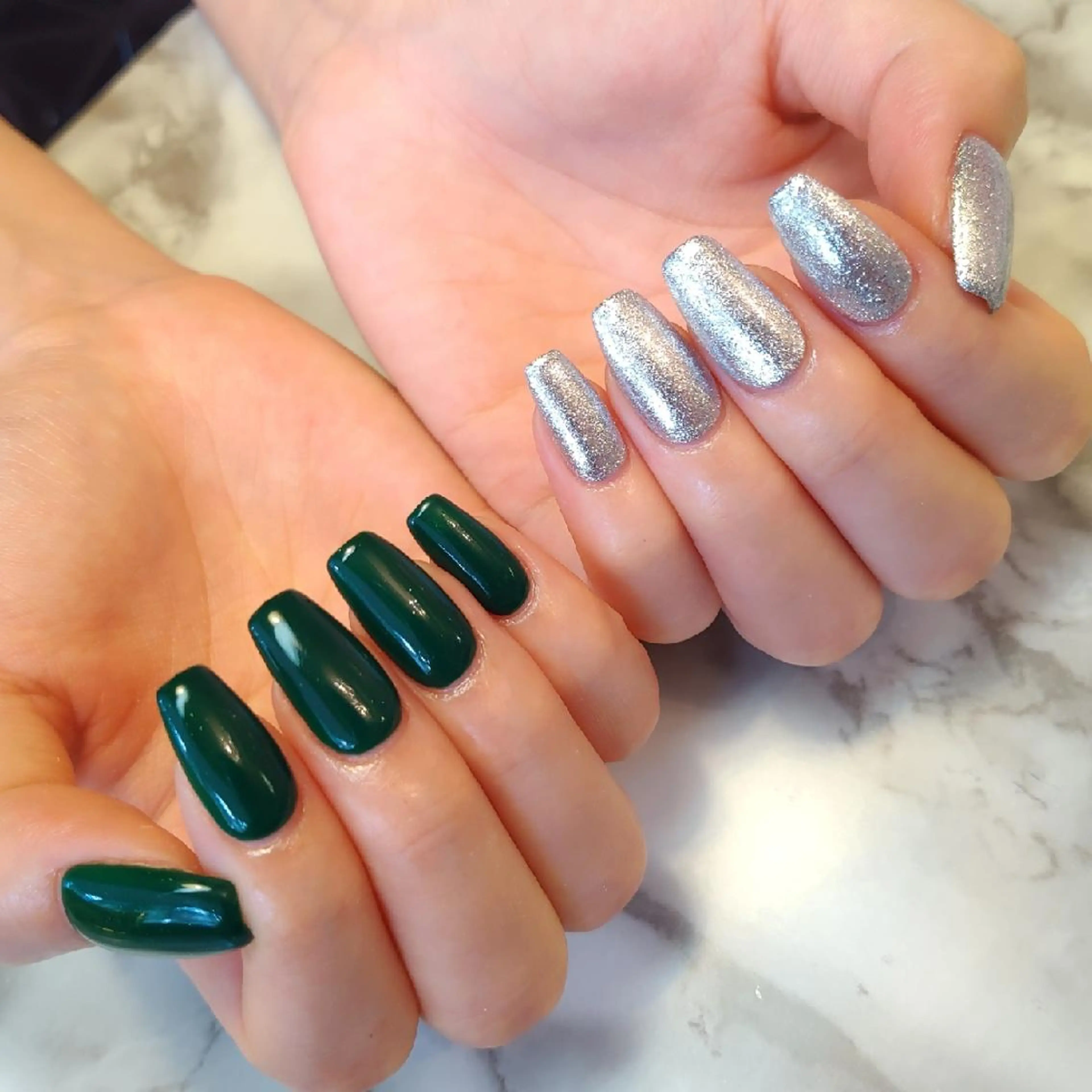 ネイル グリーン シルバー ジェヌインネイル 河内のネイルデザイン