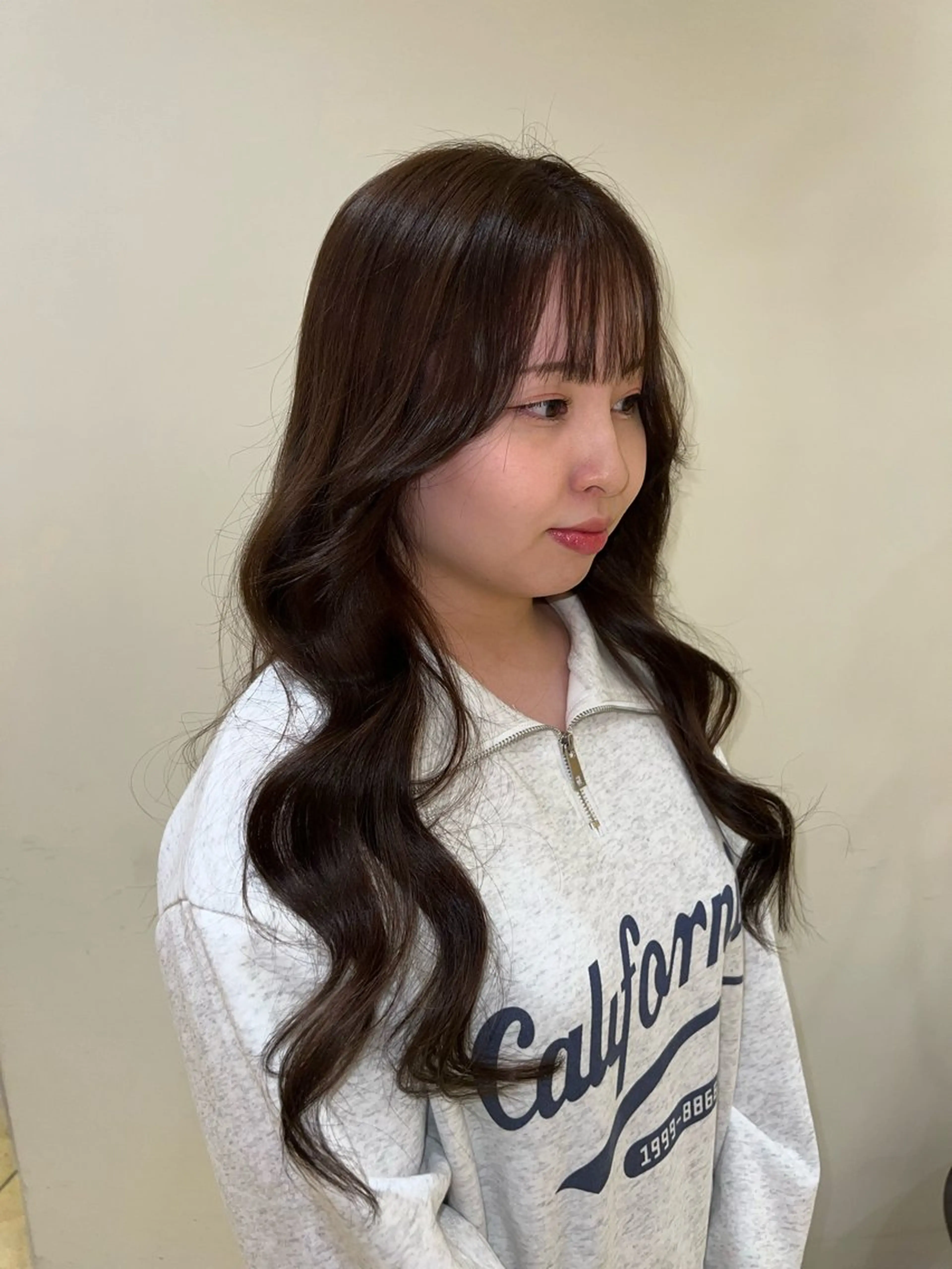 ロング カラー ブリーチ 透明感カラー ダブルカラー 韓国風ヘア カット ヘアカラー トリートメント 最高の髪質改善🩵 艶カラー 惠美のヘアスタイル