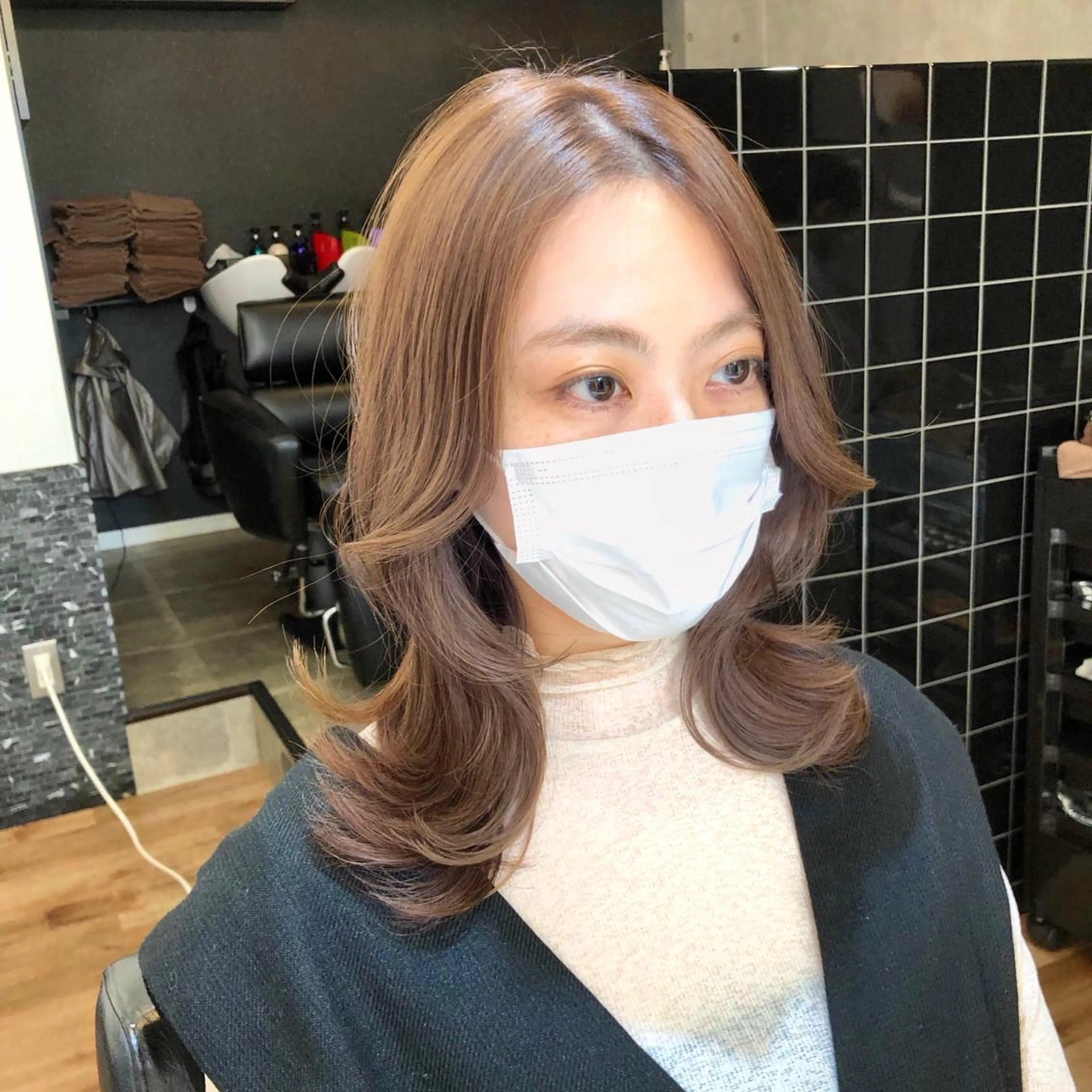 セミロング カラー 透明感カラー くびれヘア 韓国風ヘア カット ヘアカラー トリートメント トレンドヘア🌿 chinariのヘアスタイル