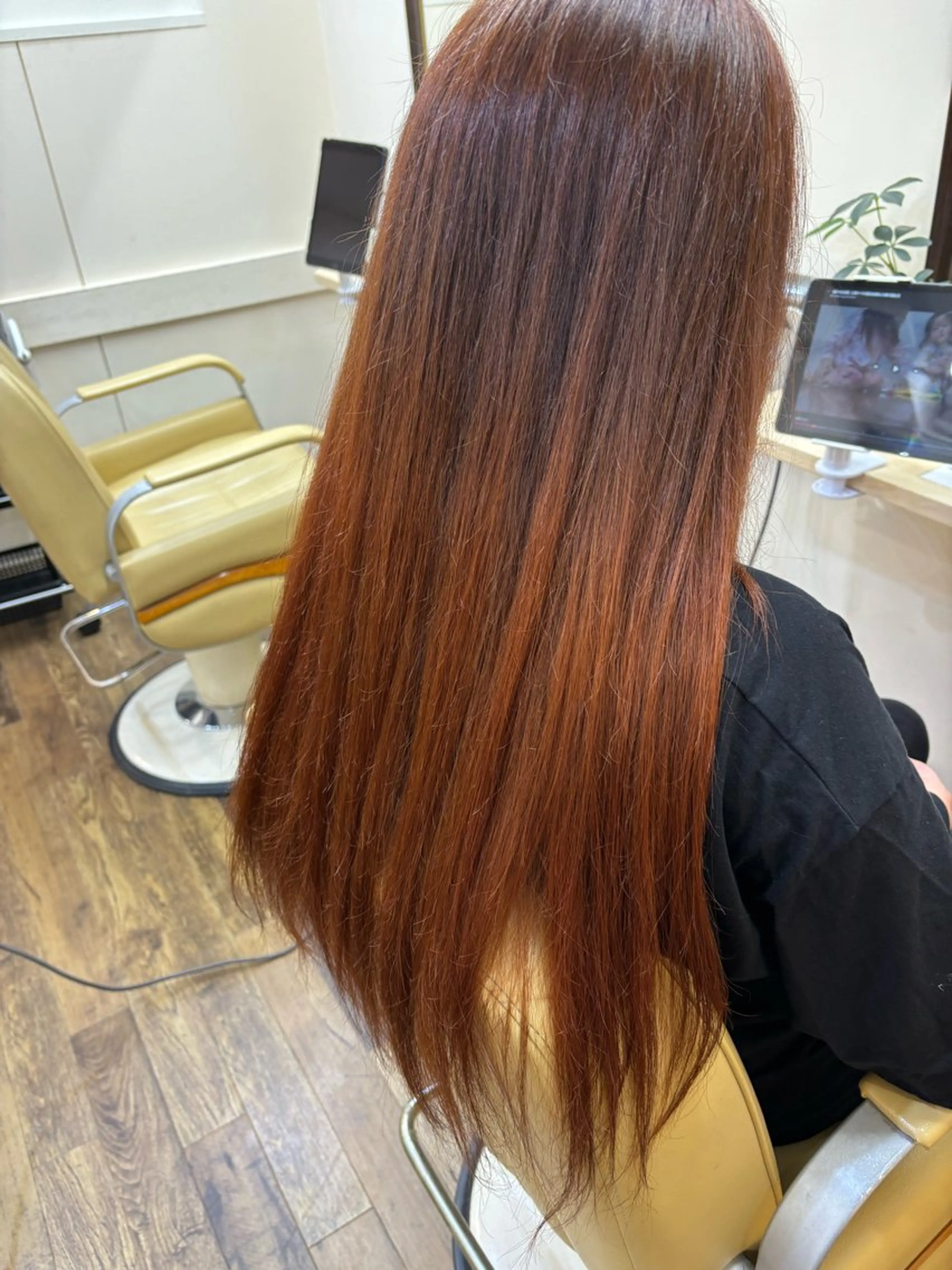 ロング カラー ブリーチ オレンジ レッドカラー miku カラー／ヘッドスパのヘアスタイル