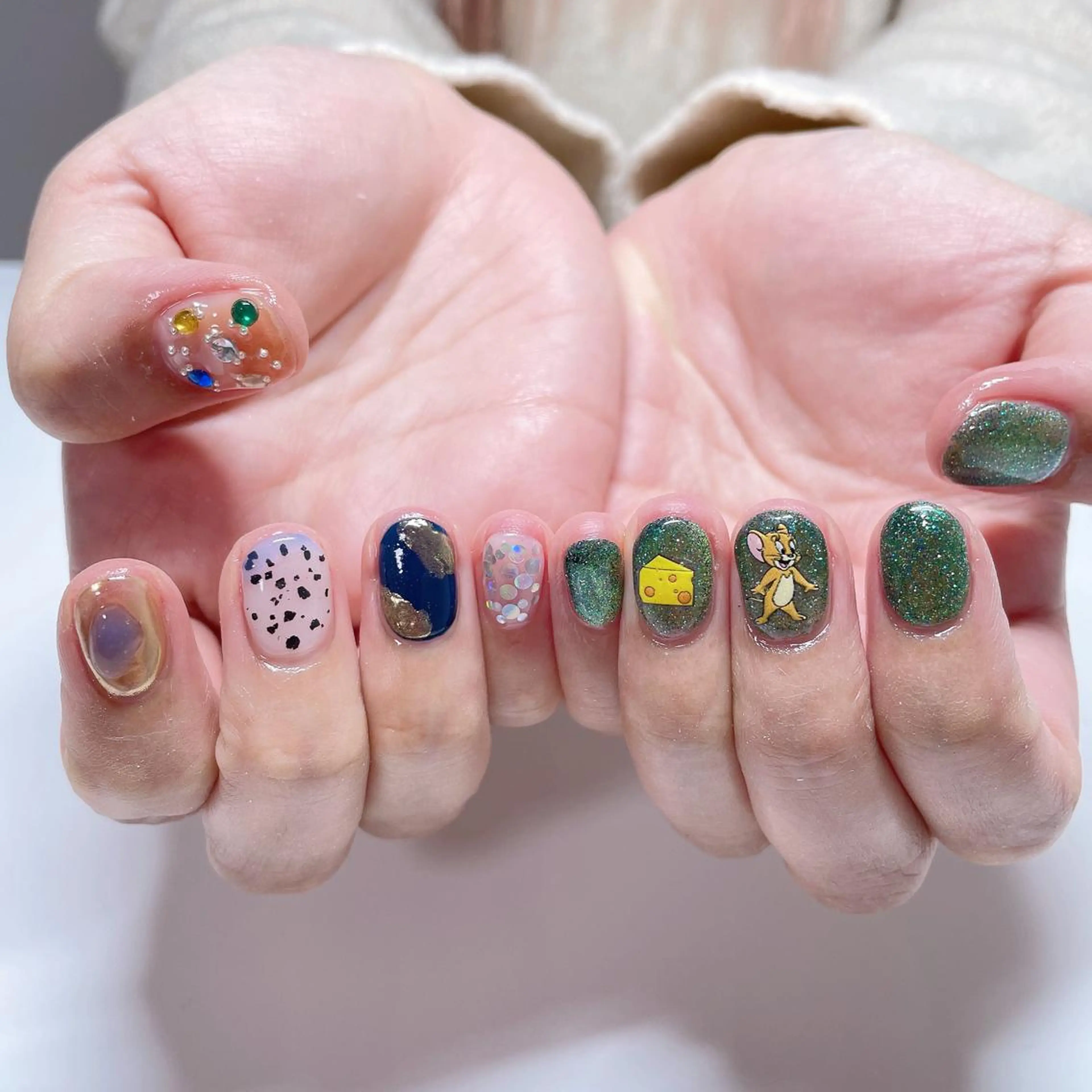 ネイル ハンドネイル キラリ ネイルサロンのネイルデザイン