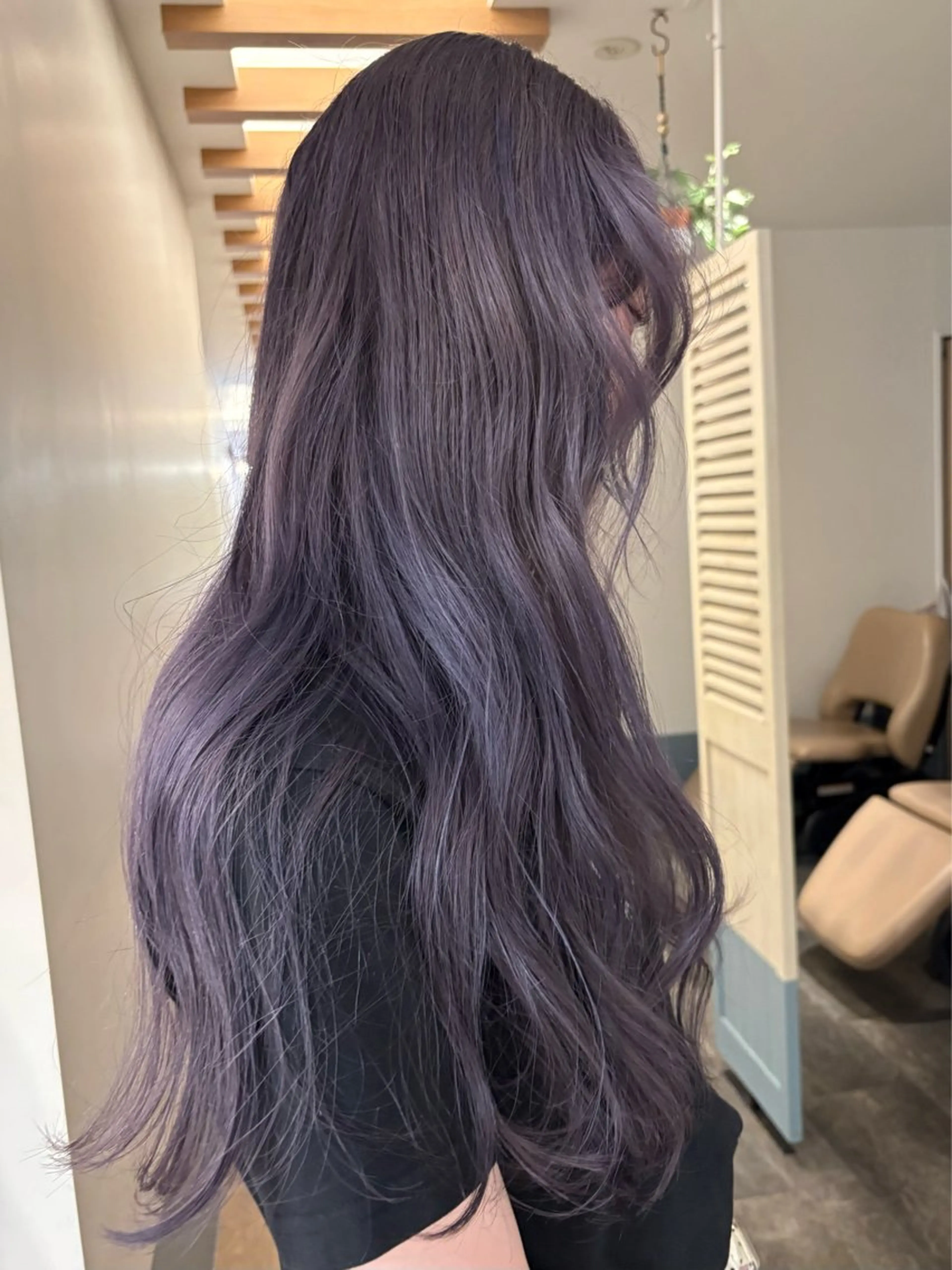 セミロング パープルカラー ヘアカラー リカ/ハイトーン ・オリーブ🍀のヘアスタイル