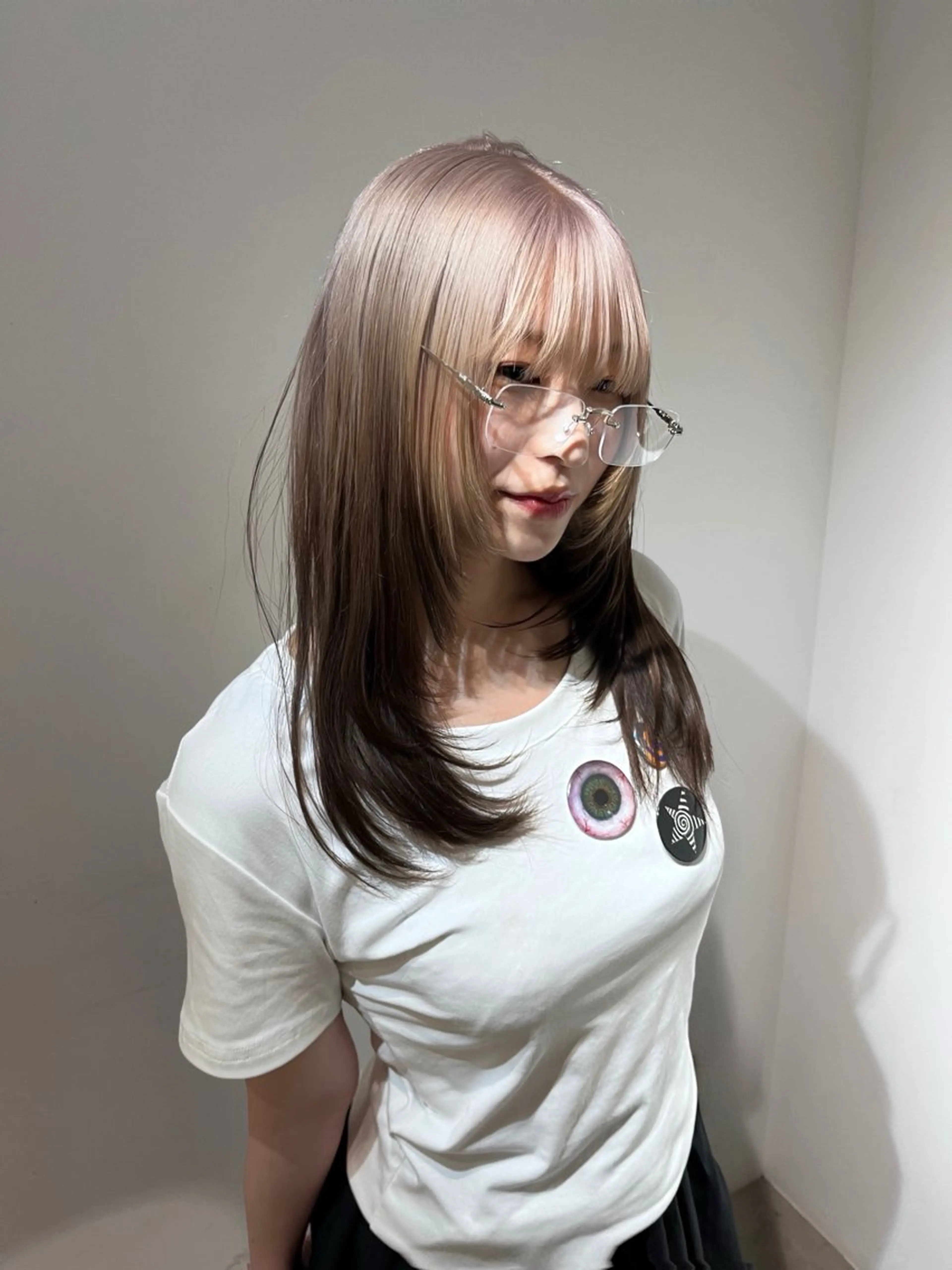 セミロング カラー ブリーチ ケアブリーチ ハイトーンカラー ヘアカラー three所属・TOTA 唯一無二カラーのヘアスタイル