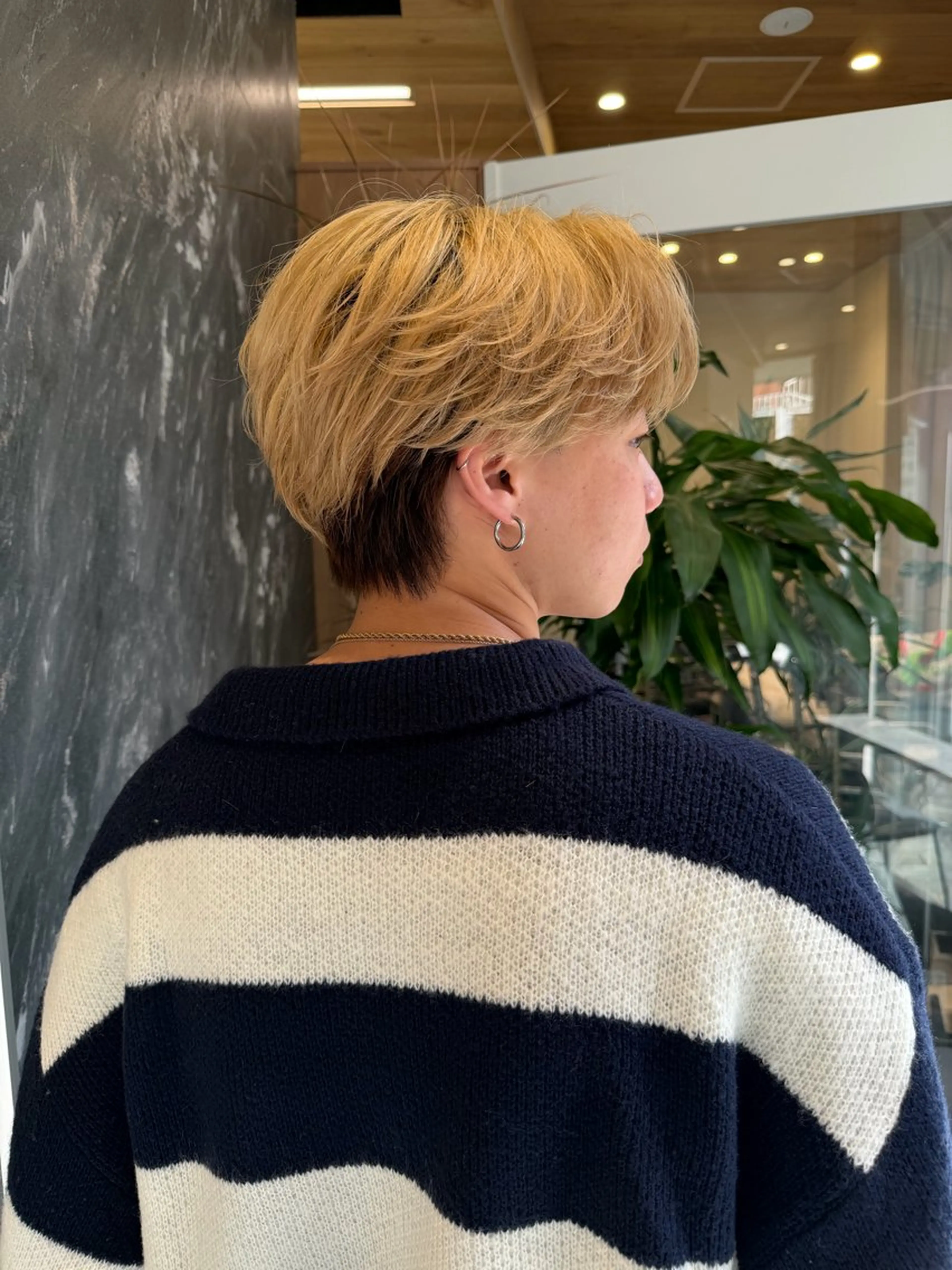 ミディアム カラー メンズ センターパート メンズハイトーン ハイトーンカラー カット ヘアカラー トリートメント SALOWIN 原宿 iori所属・🌟原宿指名No.1 センターパート⭐️のヘアスタイル