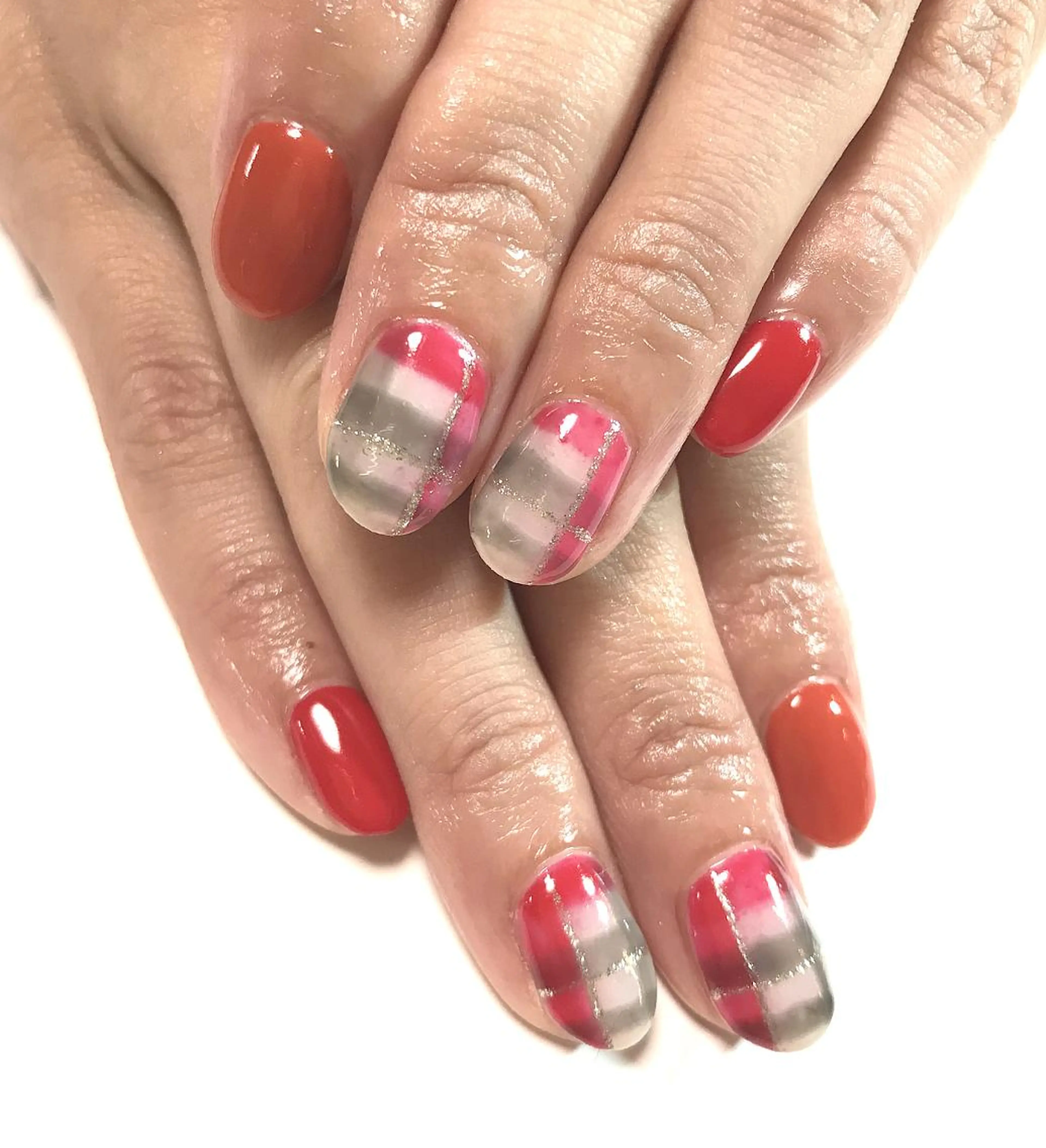 ネイル 持ち込み 赤色 イワサキ  のネイルデザイン