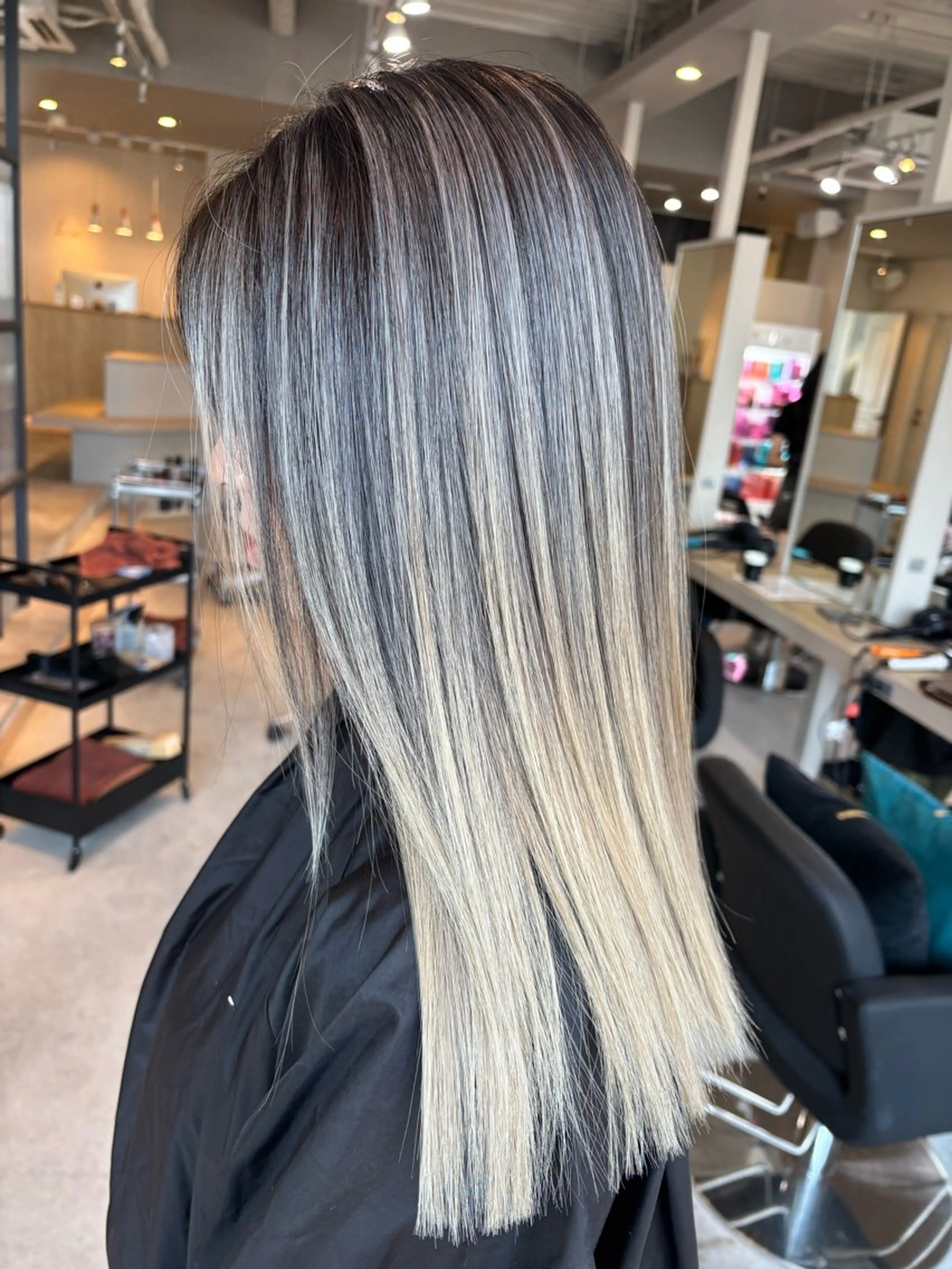 セミロング カラー Lia所属・皆木 智晴のヘアスタイル