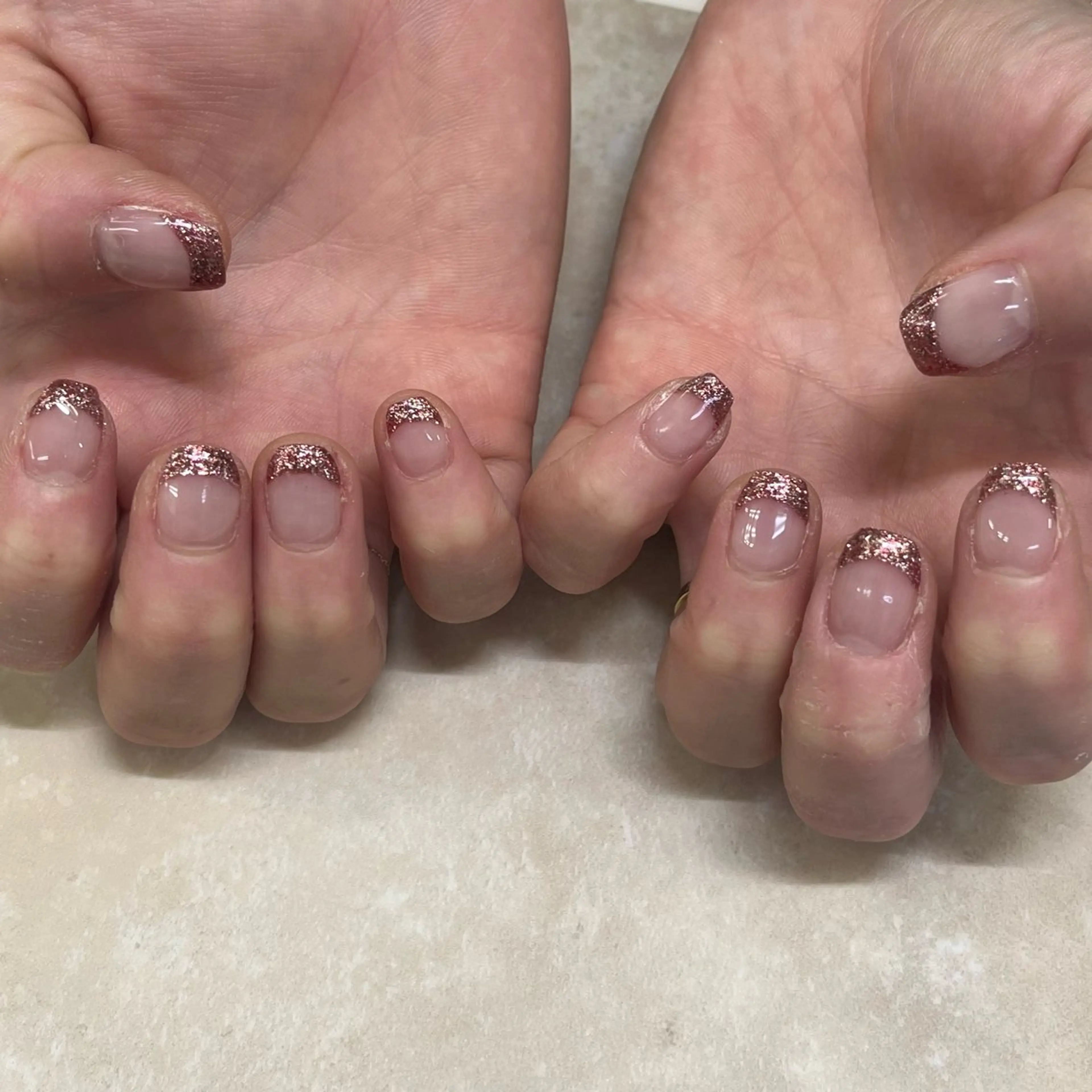 ネイル フレンチネイル ラメ(グリッター) ネイルサロンアジアン池袋店所属・林 夏萌のネイルデザイン