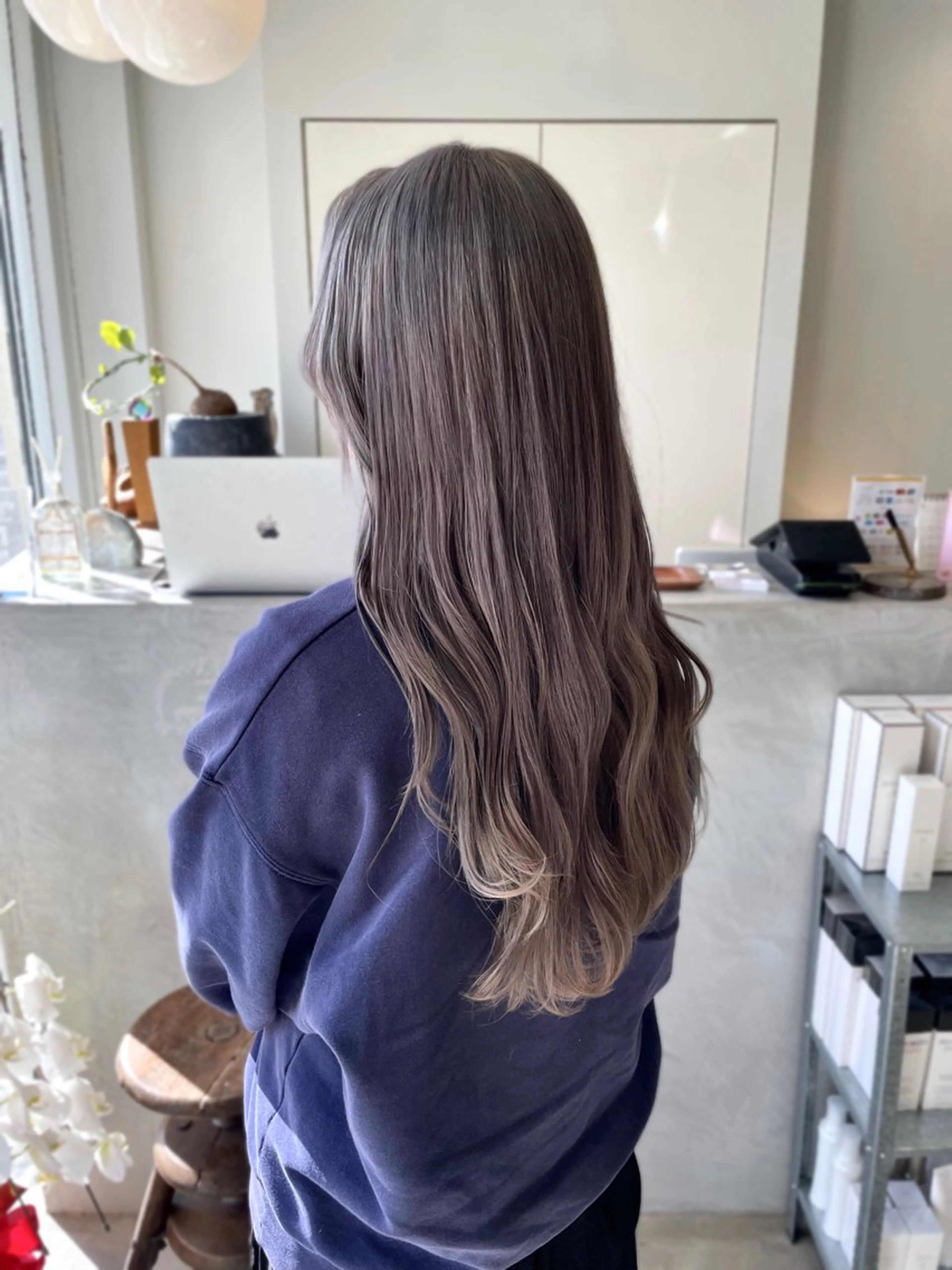 ロング カラー ヘアカラー 林 千聖のヘアスタイル