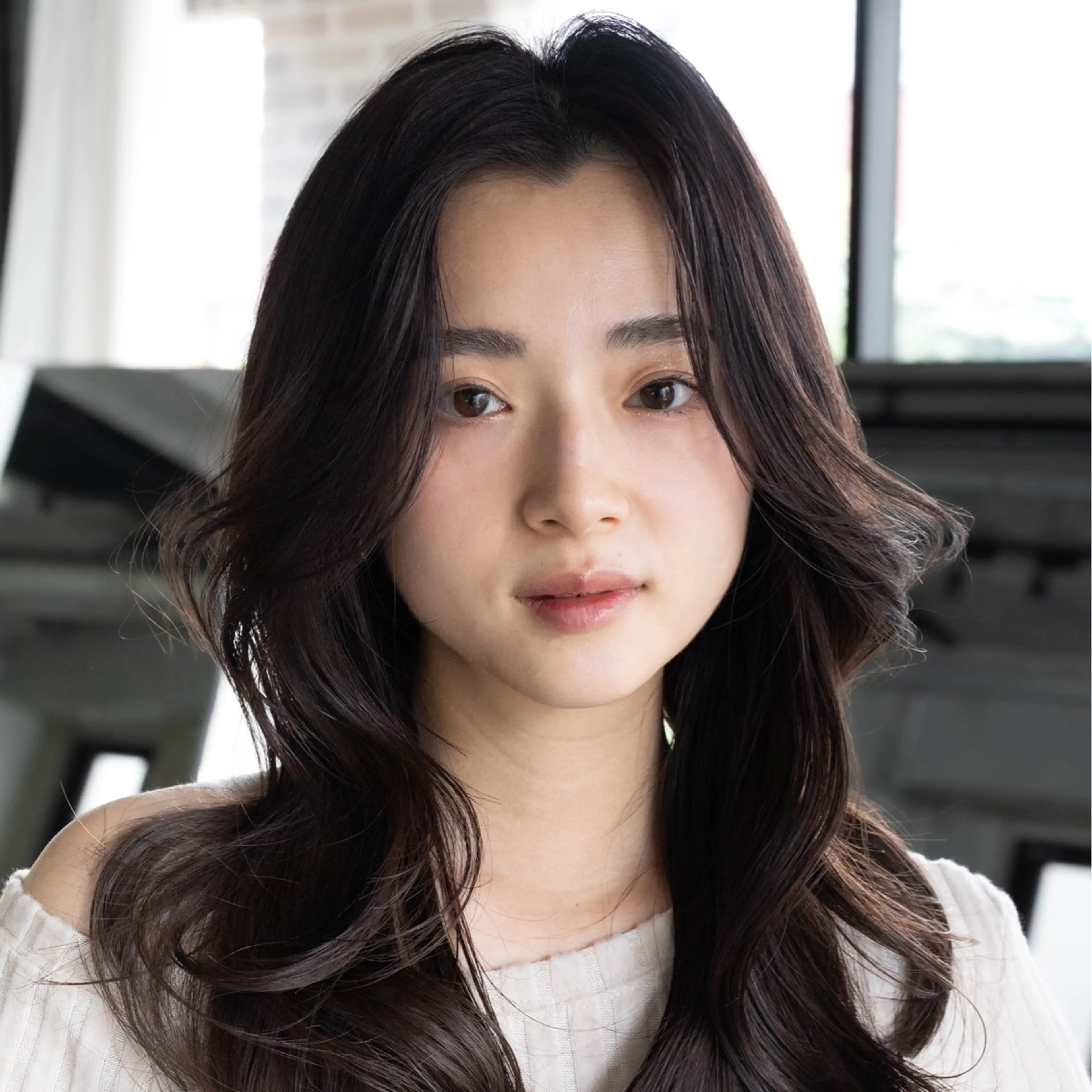 ロング 顔周りカット レイヤーカット トリートメント カット ヘアカラー トリートメント まとまるレイヤー カット/透明感カラーのヘアスタイル