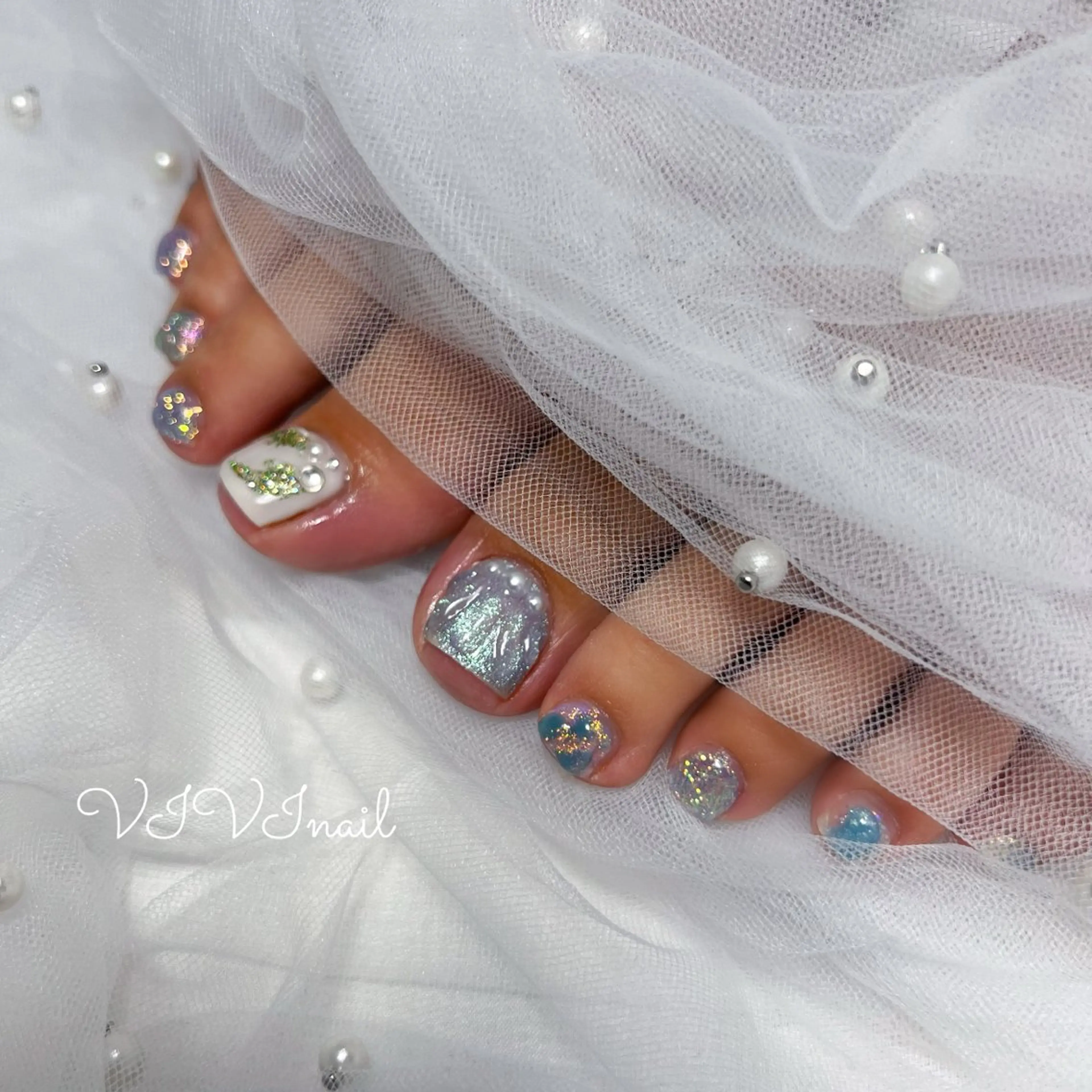 ネイル ラメ(グリッター) ニュアンスネイル フットネイル vivi nailのネイルデザイン