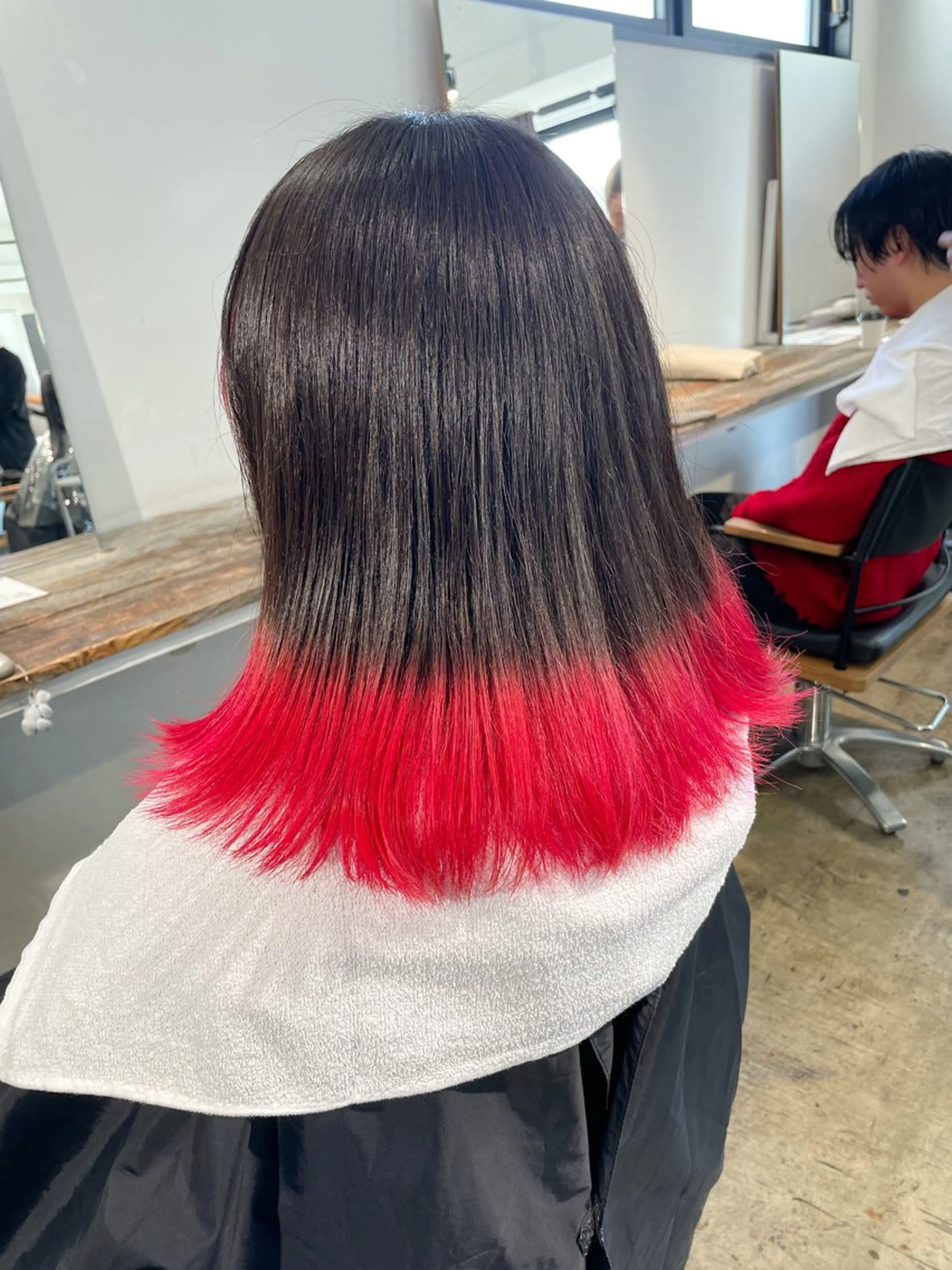 ミディアム カラー ピンクカラー レッドカラー ヘアカラー トリートメント ハイトーン/レイヤー /ケアブリーチ石川治のヘアスタイル