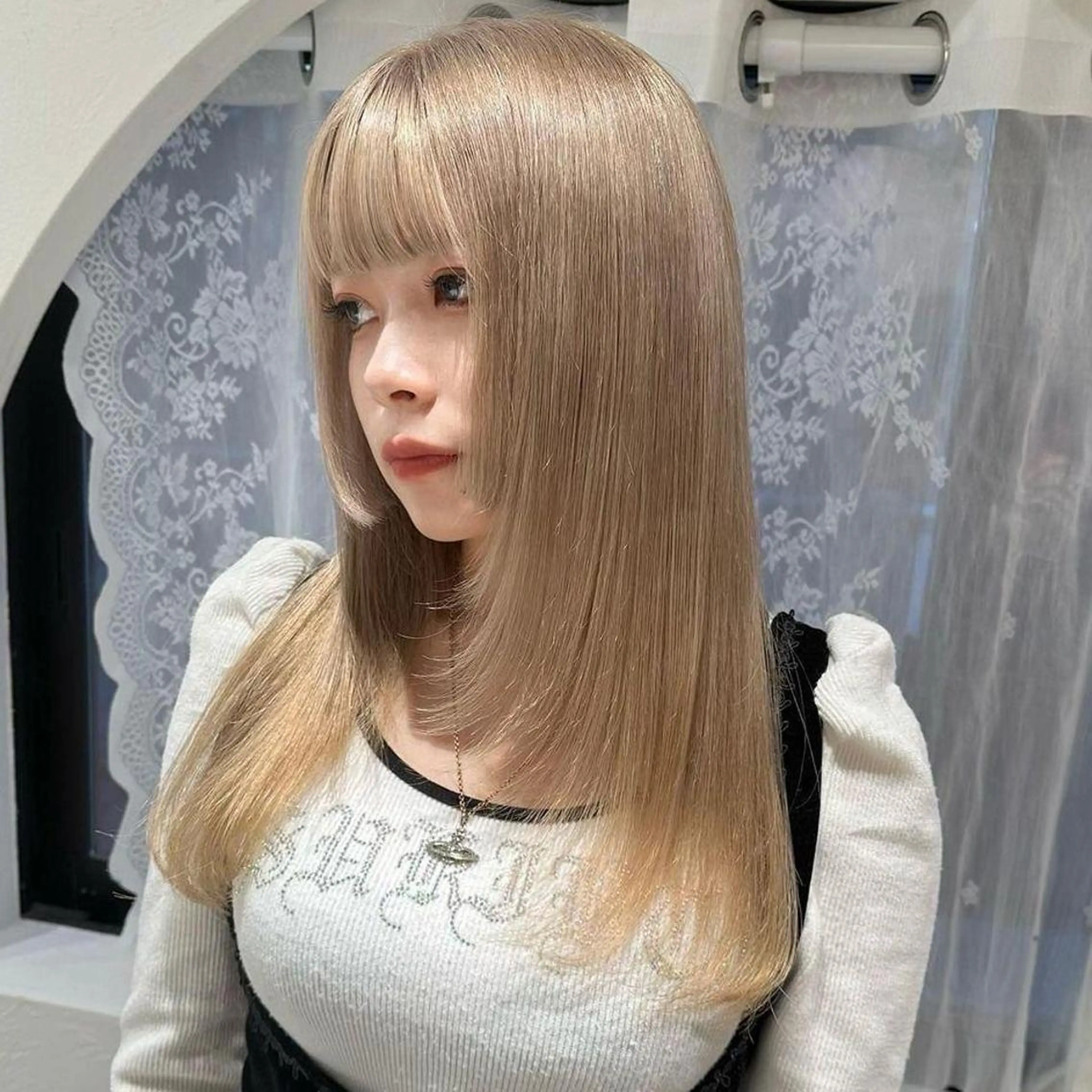 セミロング カラー ベージュカラー ミルクティーベージュ レイヤーカット ORIKA 美容室のヘアスタイル