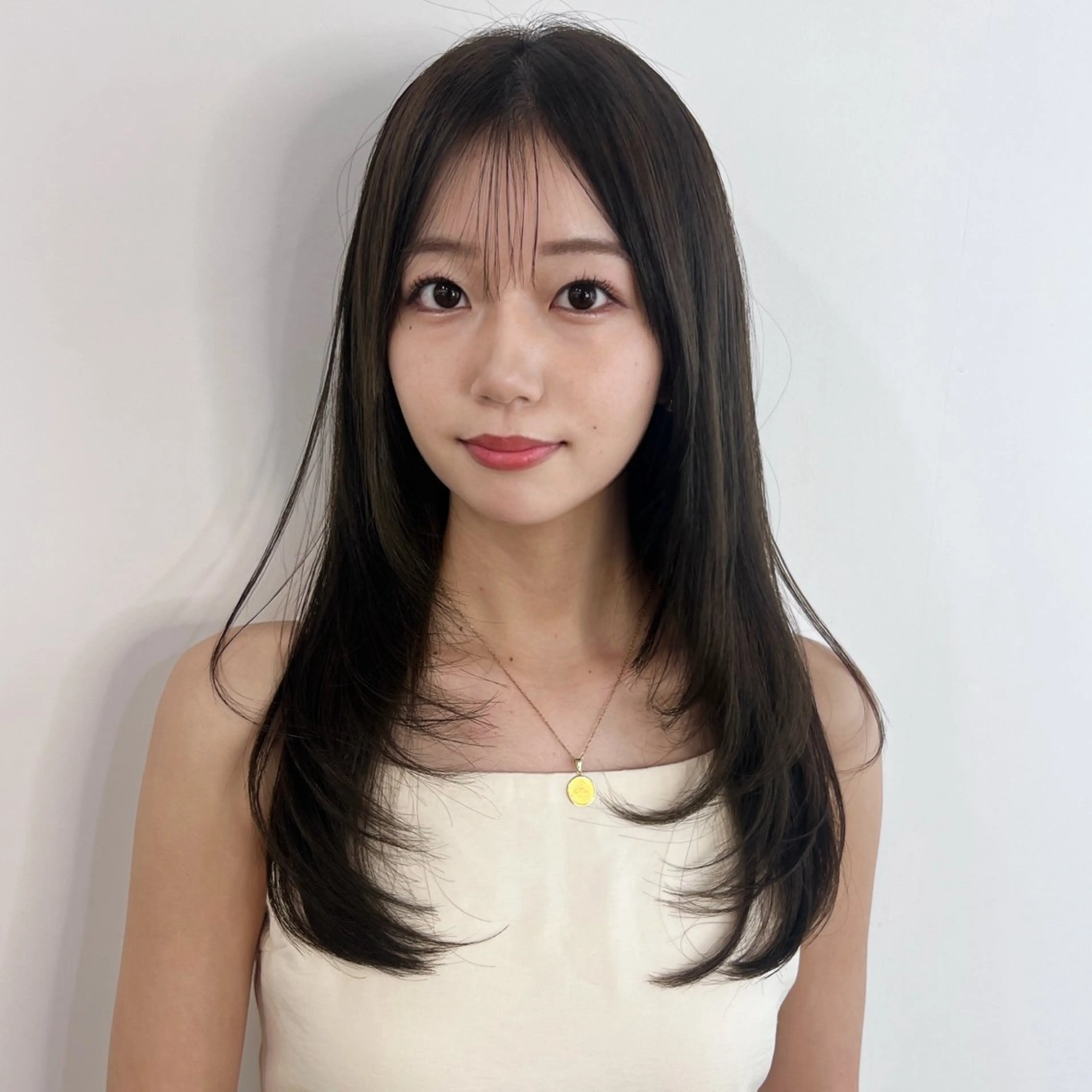 セミロング カラー レイヤーカット カット ヘアカラー トリートメント 武田涼レイヤーカット 髪質改善×縮毛矯正のヘアスタイル