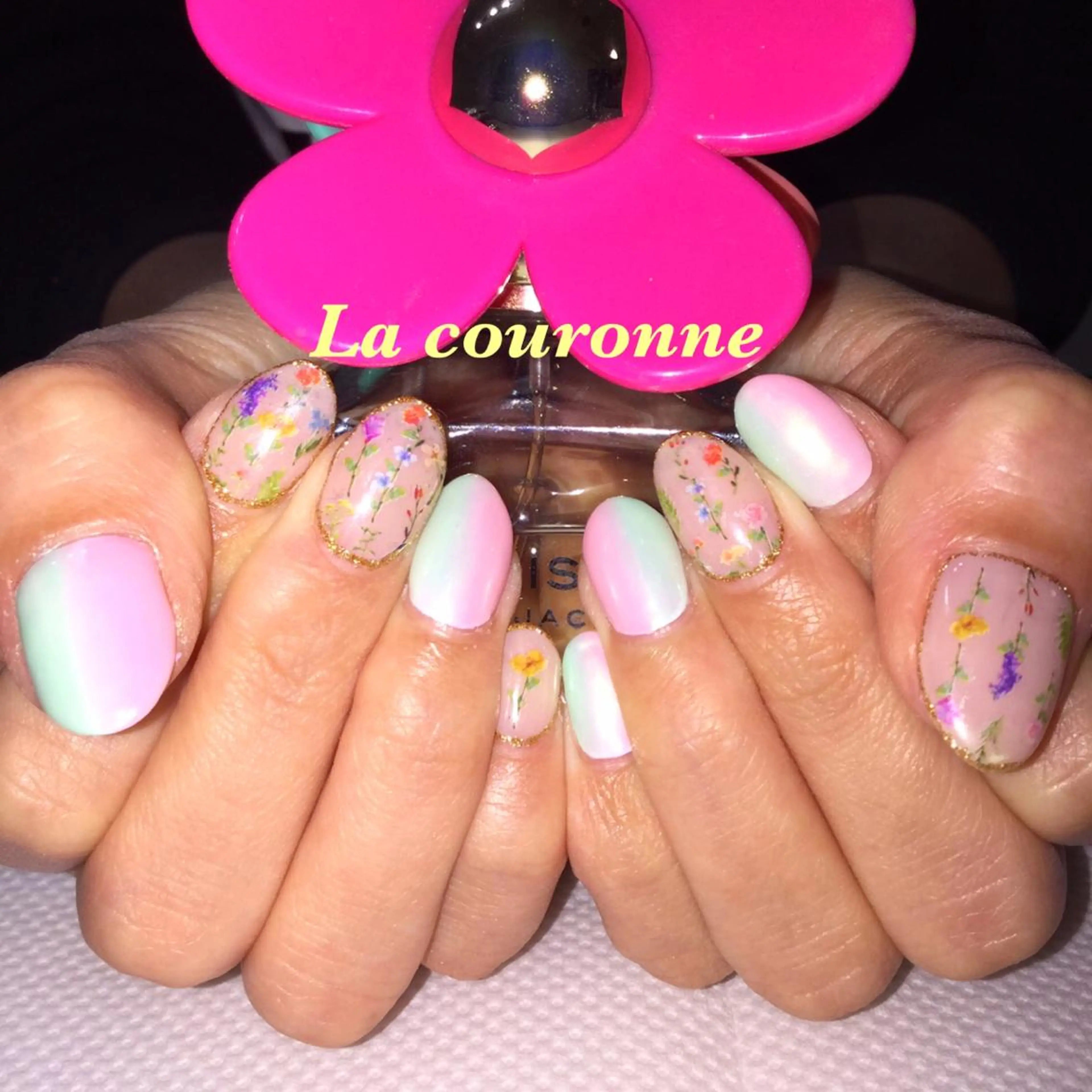 ネイル オーロラネイル ハンドネイル Lacouronne NATSUMIのネイルデザイン