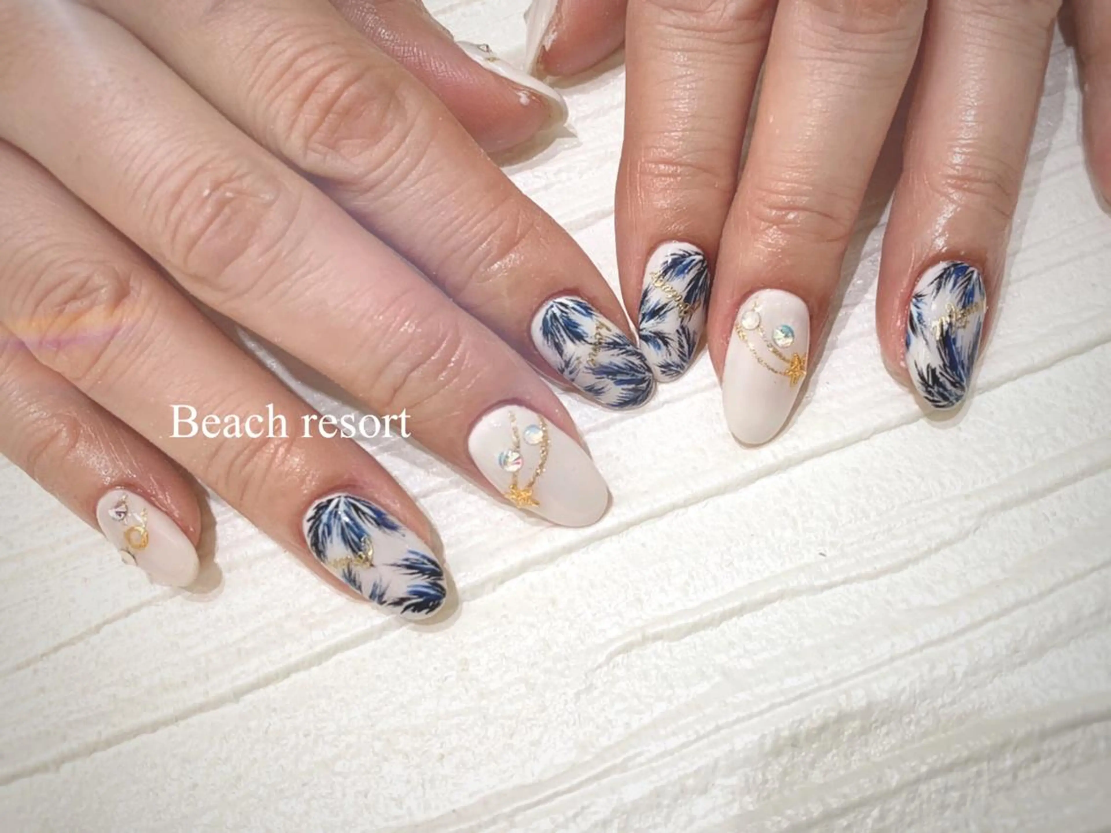 セミロング m kaori𓃟のネイルデザイン