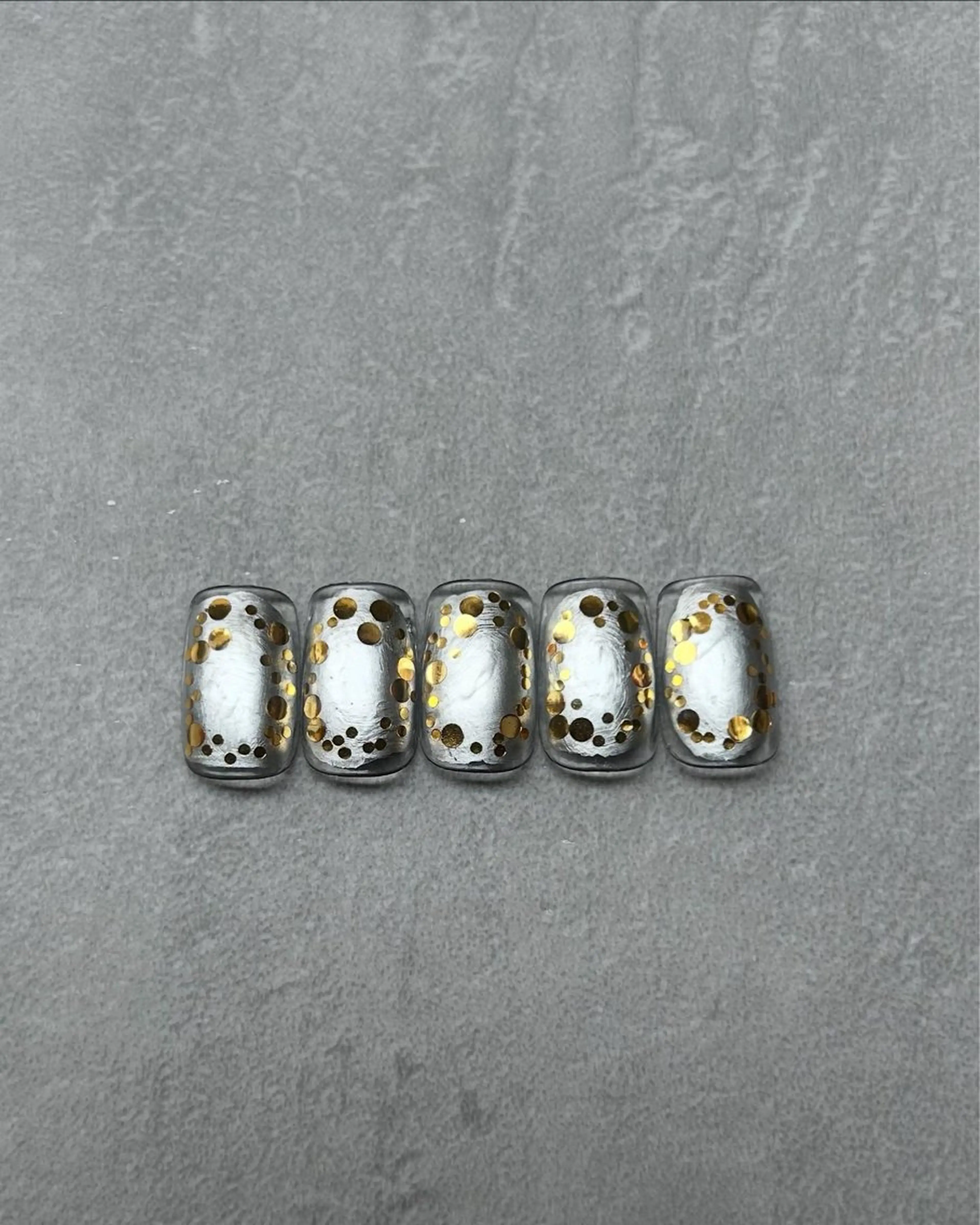 ネイル カジュアル チークネイル ゴールド ニュアンスネイル オフィスネイル ハンドネイル ハンドケア lyly.nail所属・lylynail YUUKAのネイルデザイン