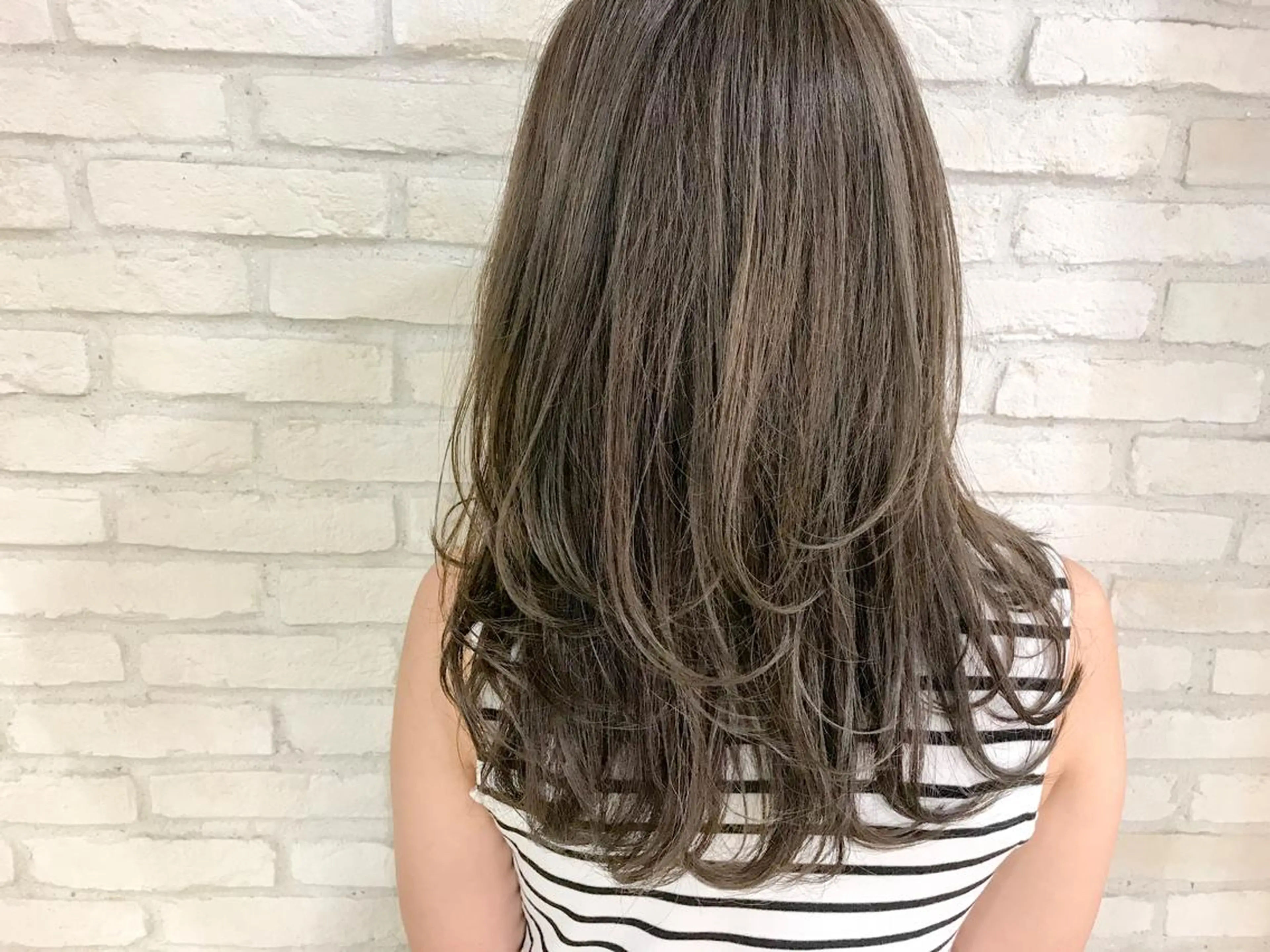 セミロング カラー ベージュカラー ハイライトカラー ハイライト 横浜🍒ルーツカラー エクステ／RIEのヘアスタイル