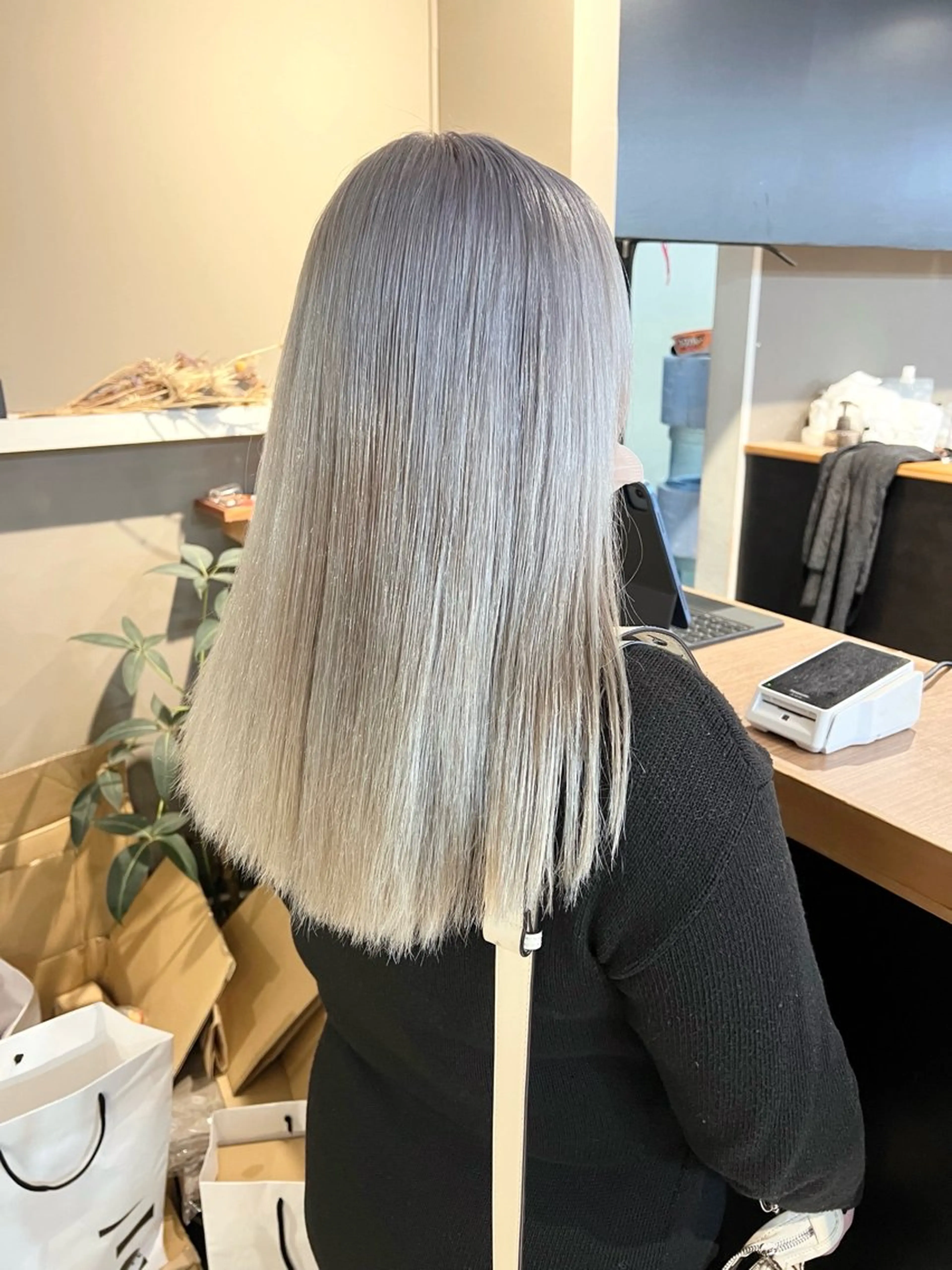 ロング カラー ブリーチ シルバー ホワイトシルバー daiki 原宿のヘアスタイル