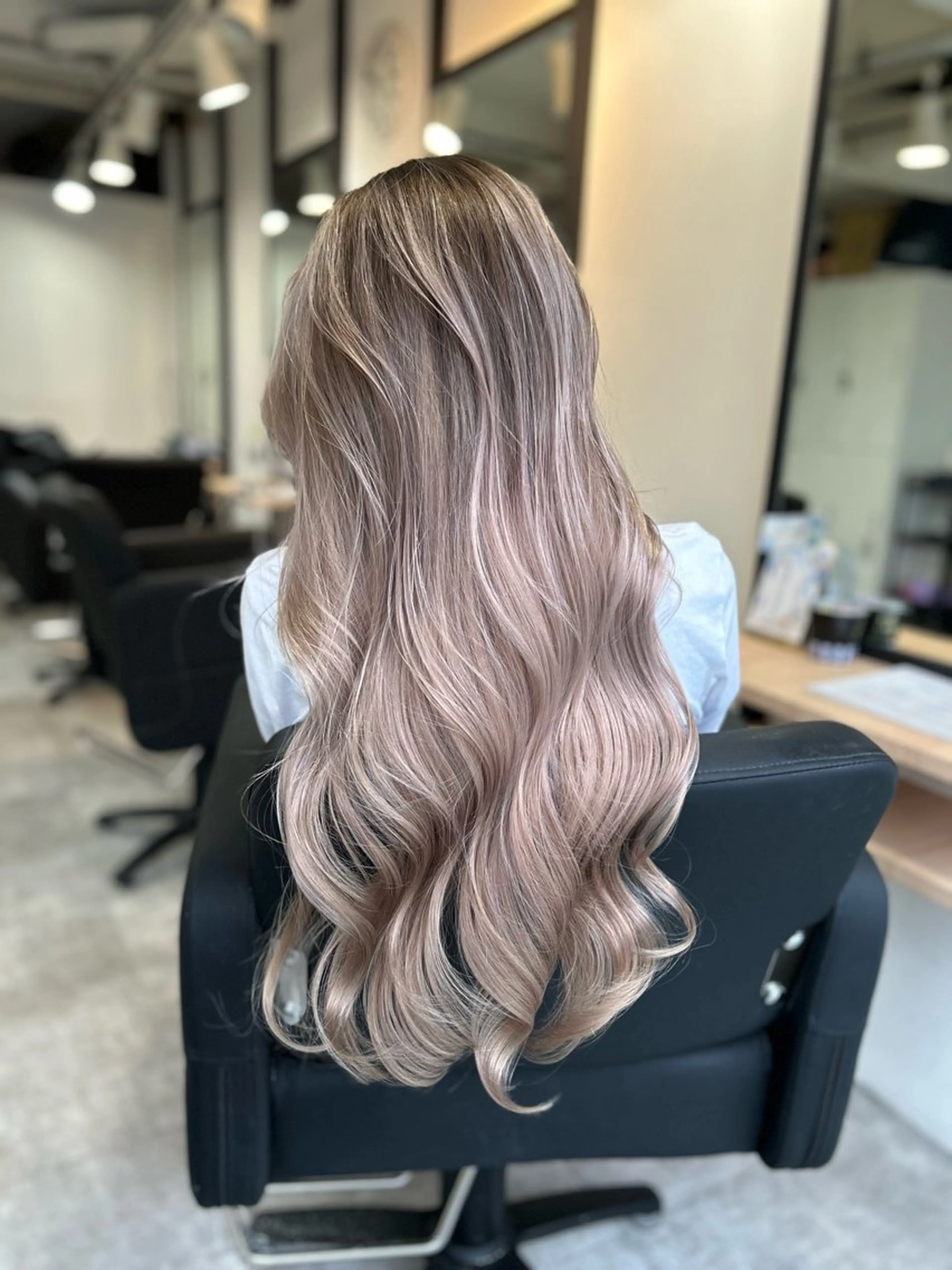 ロング カラー バレイヤージュ ハイトーンカラー レイヤーカット ヘアカラー ✂️大門 巧✂️ LAFF難波店のヘアスタイル