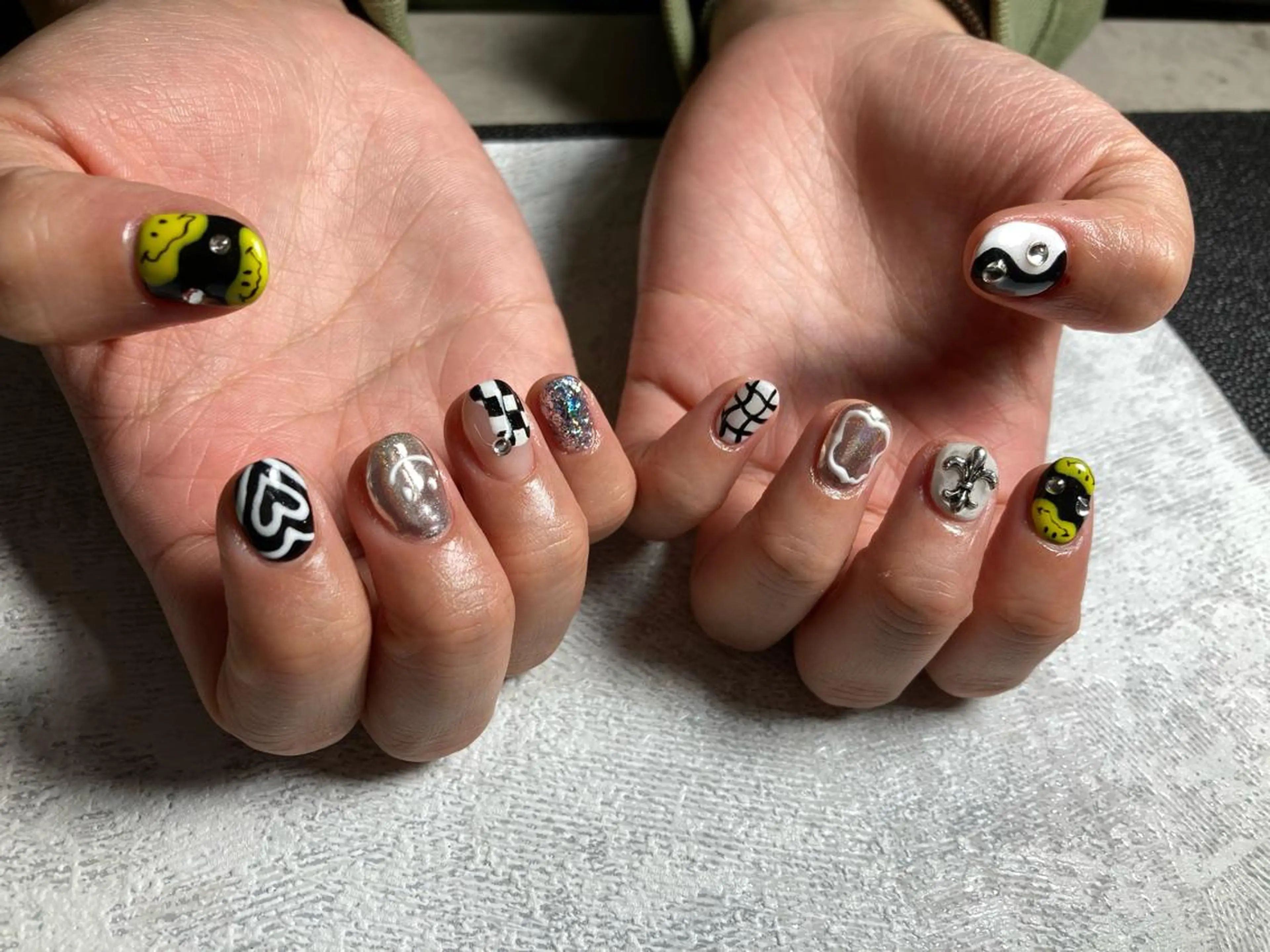 ネイル ハンドネイル フットネイル rea .のネイルデザイン