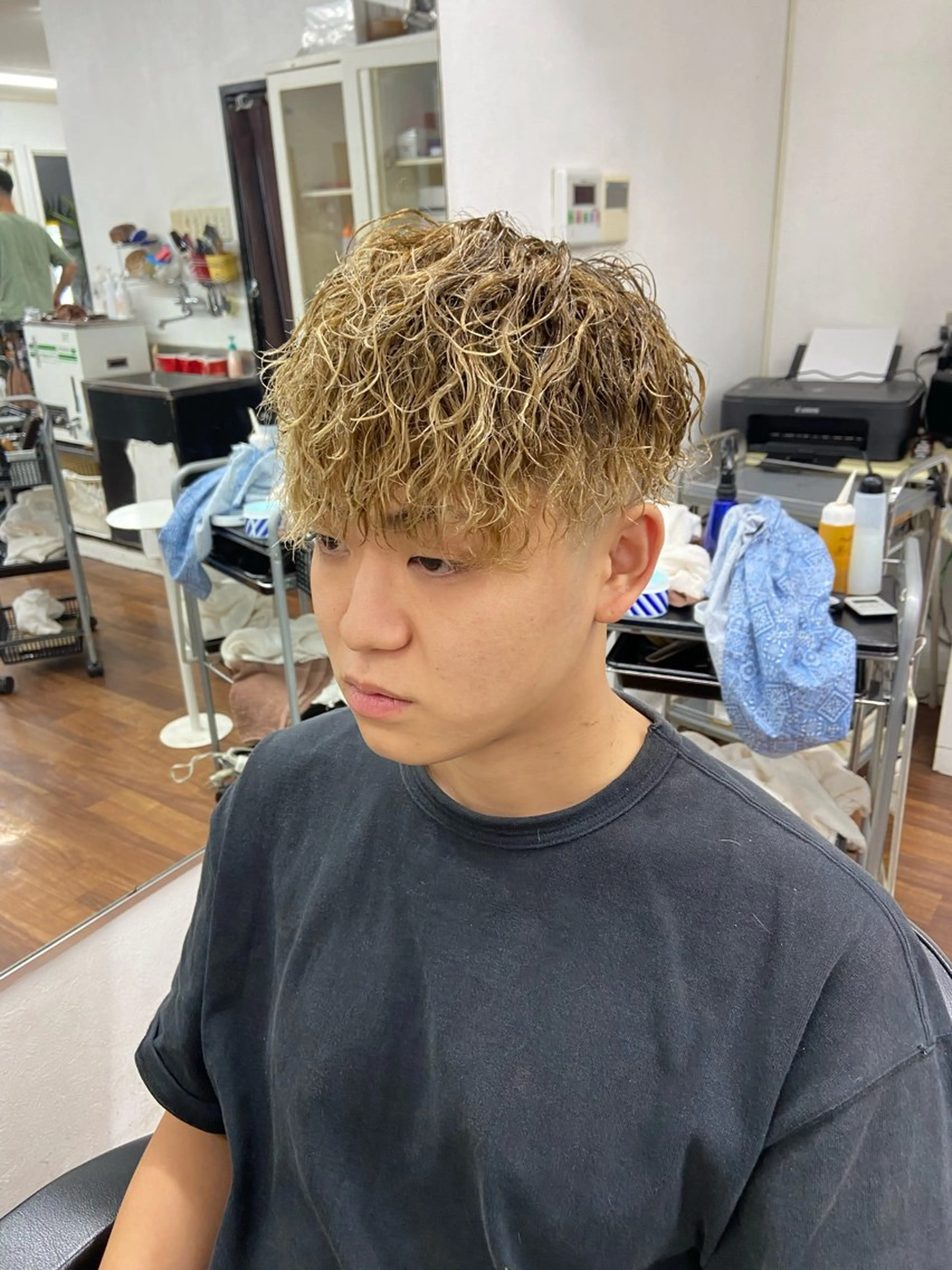 メンズ メンズブリーチ パーマ 理容室レオン所属・町田 尚樹のヘアスタイル