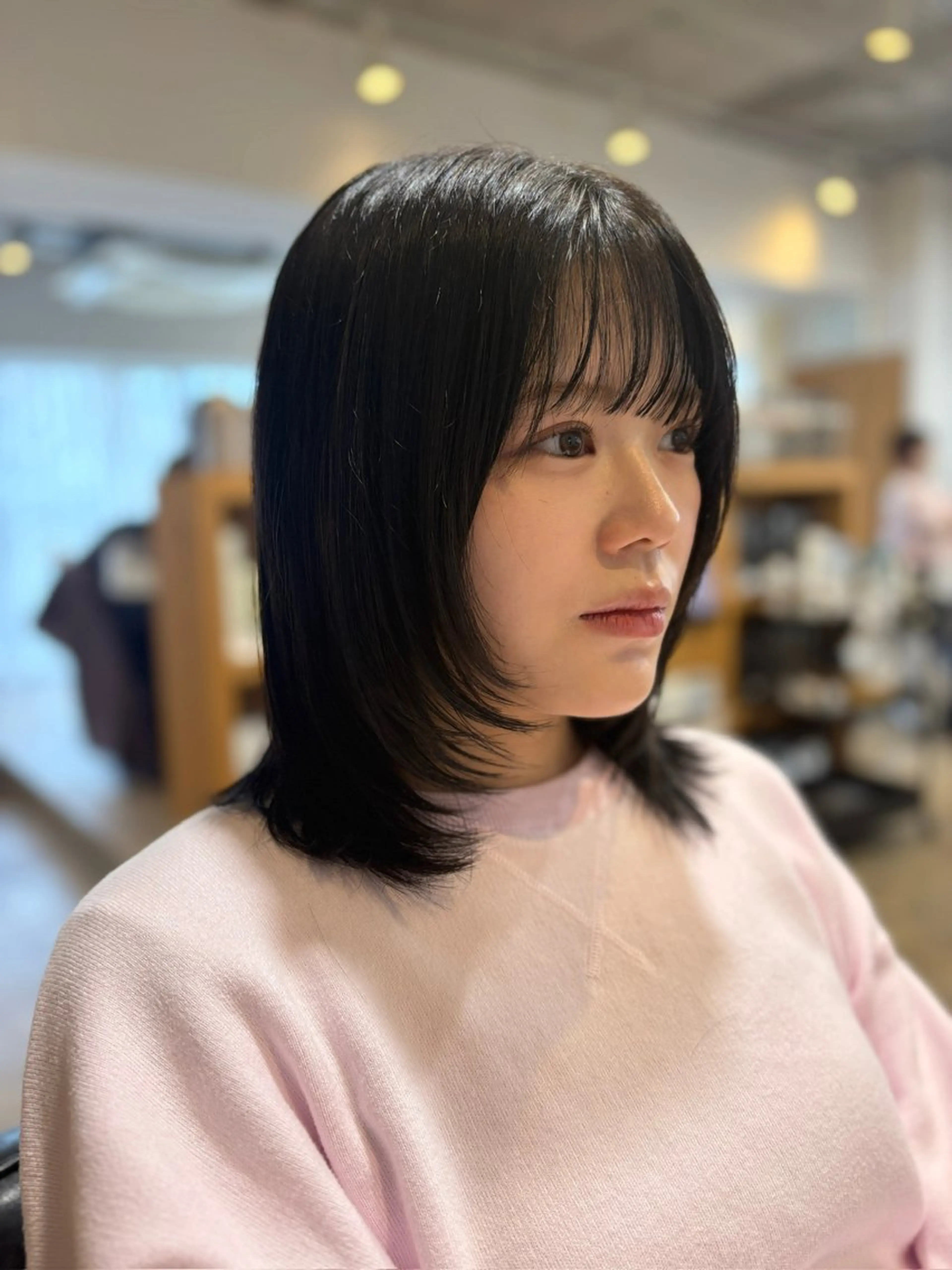 ミディアム 西片 麻那のヘアスタイル