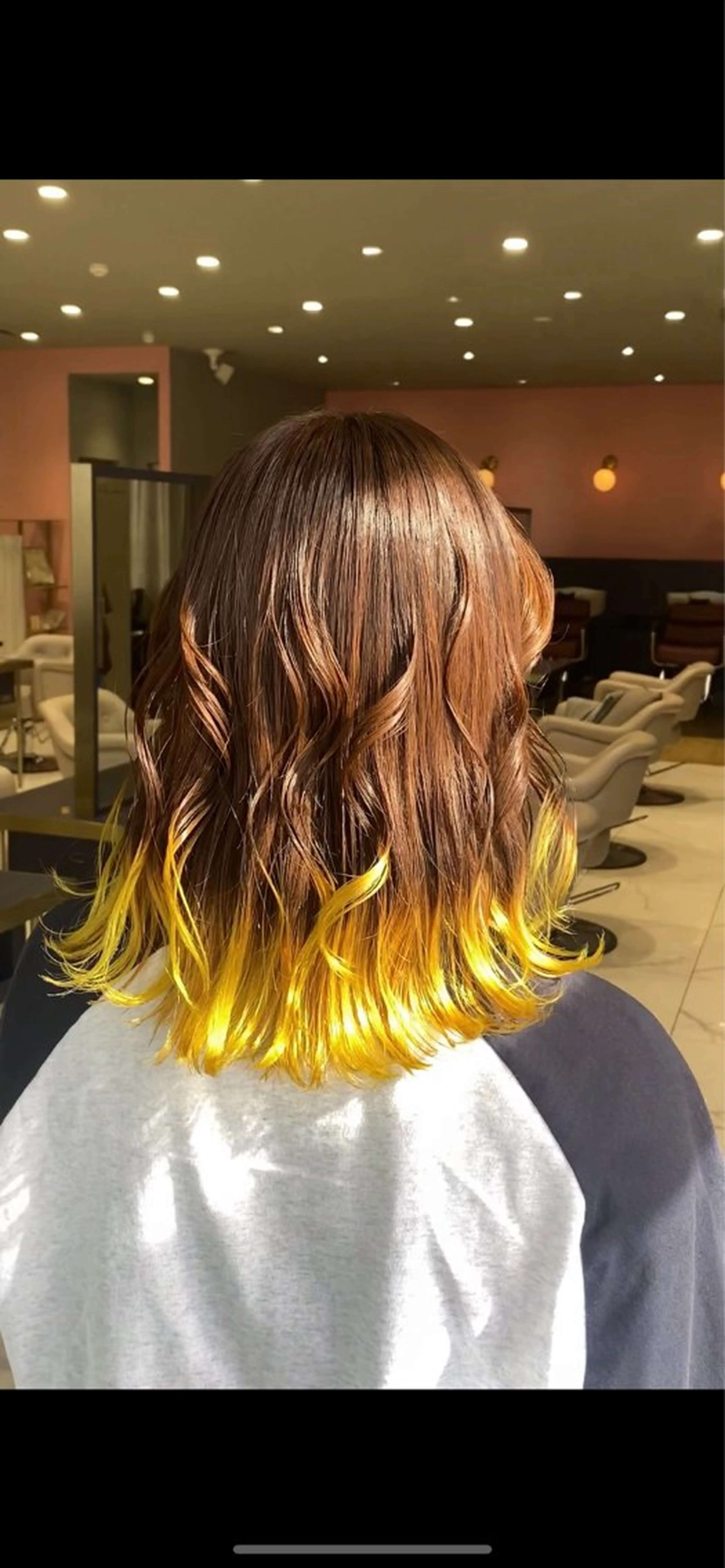 ミディアム カラー 磯田 冬弥のヘアスタイル