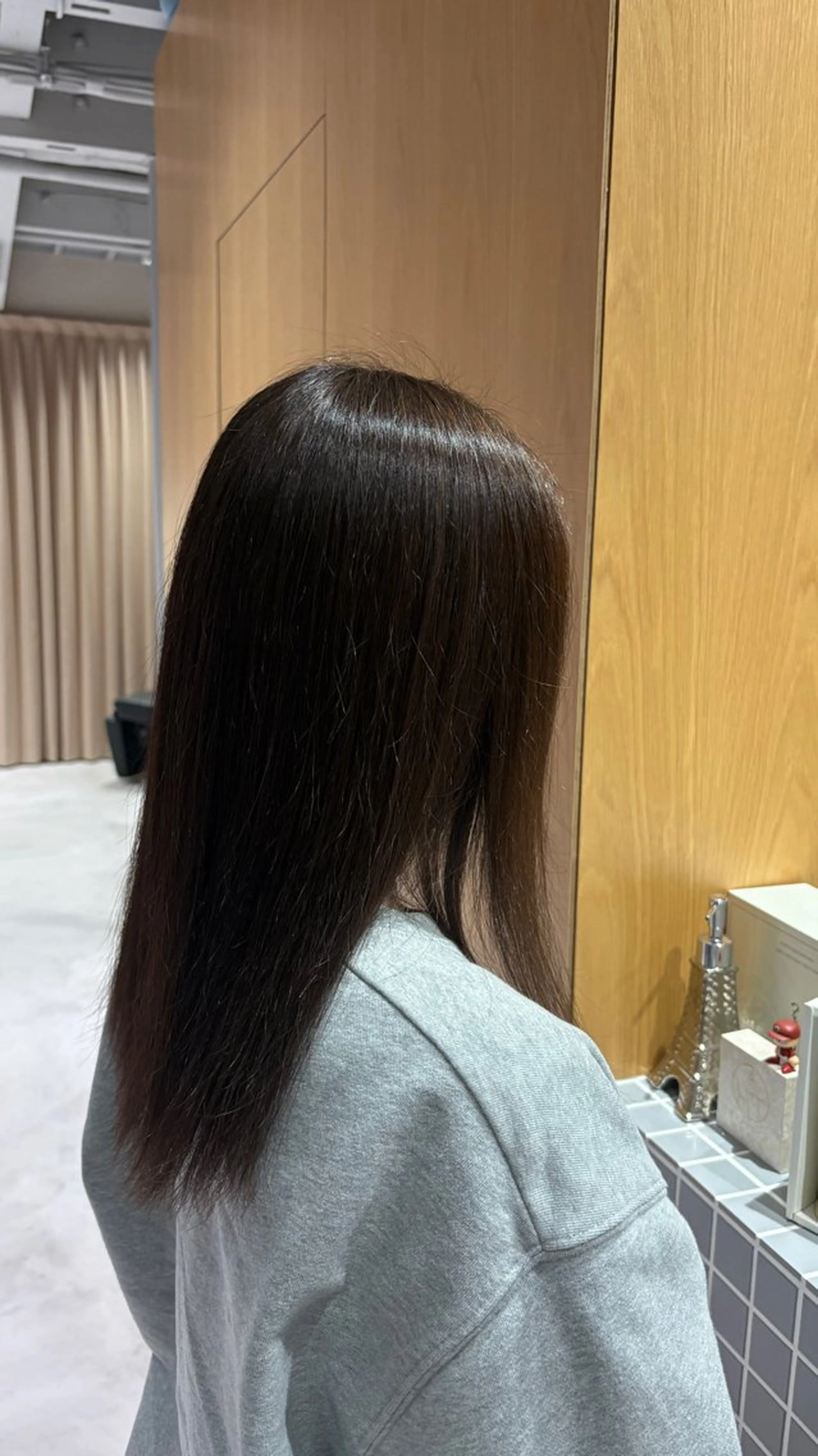 セミロング ヘアカラー 井山 葵のヘアスタイル