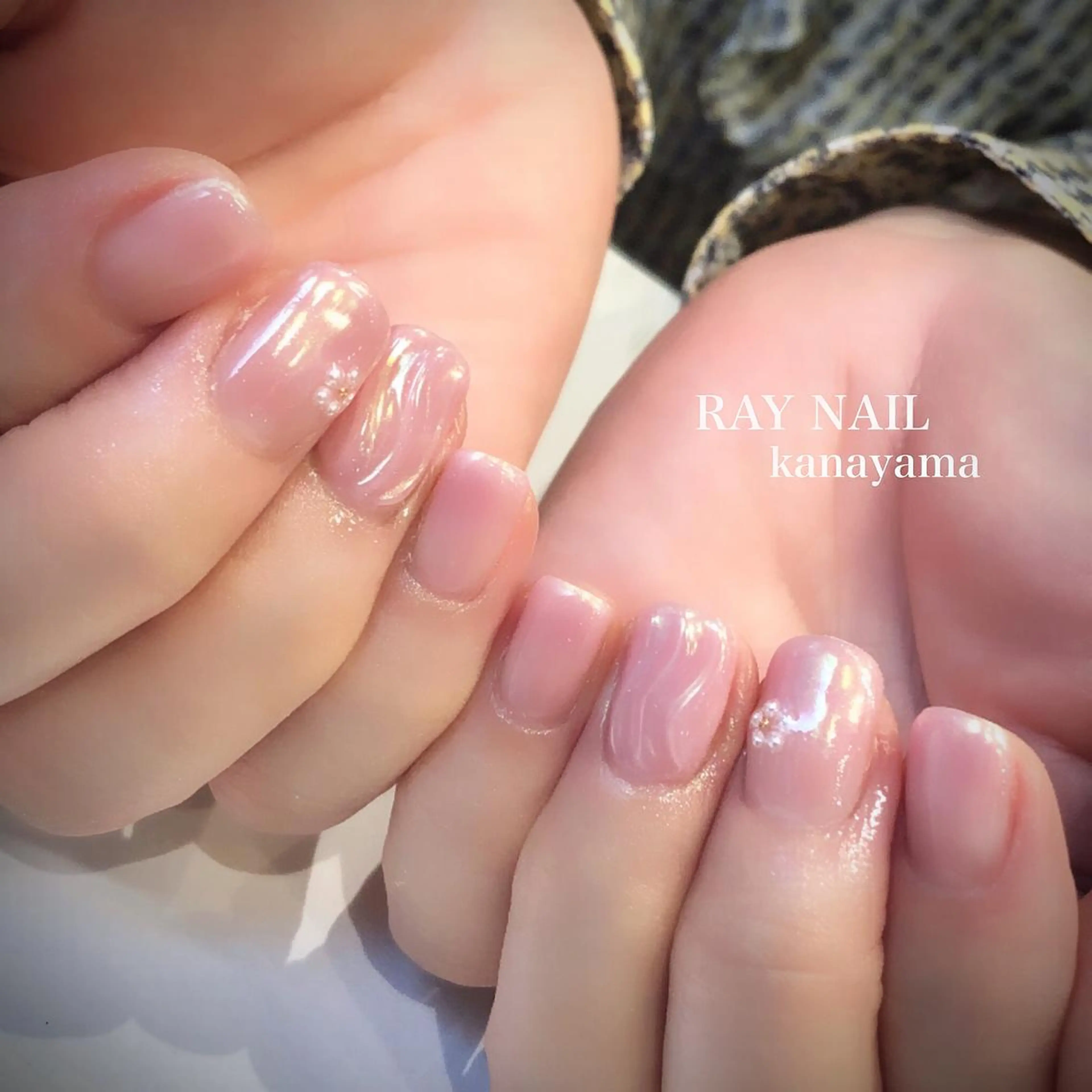 ネイル オーロラネイル ストーンネイル Arowa 伊田のネイルデザイン