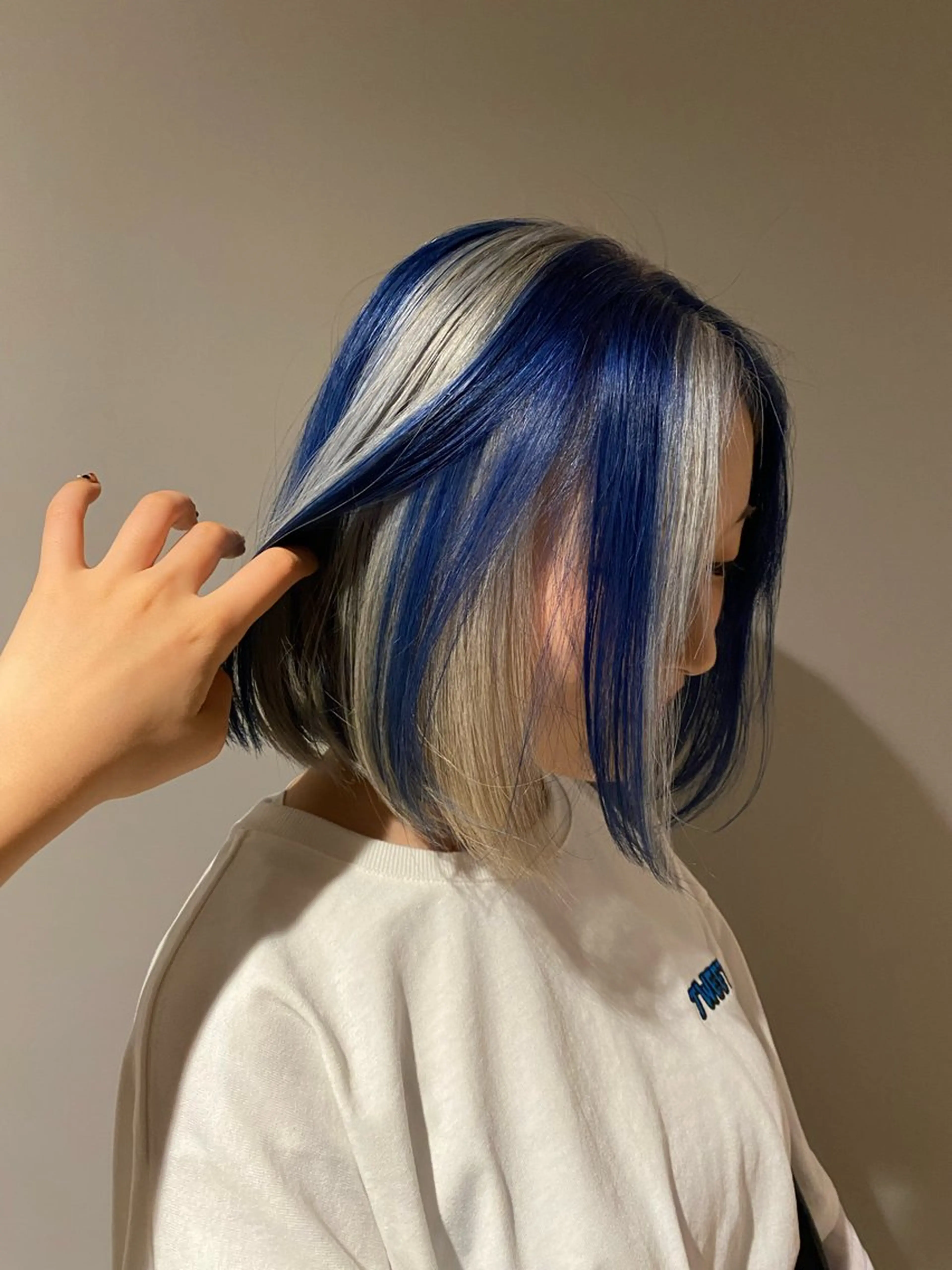 ミディアム カラー minami ハイトーン/レイヤーのヘアスタイル