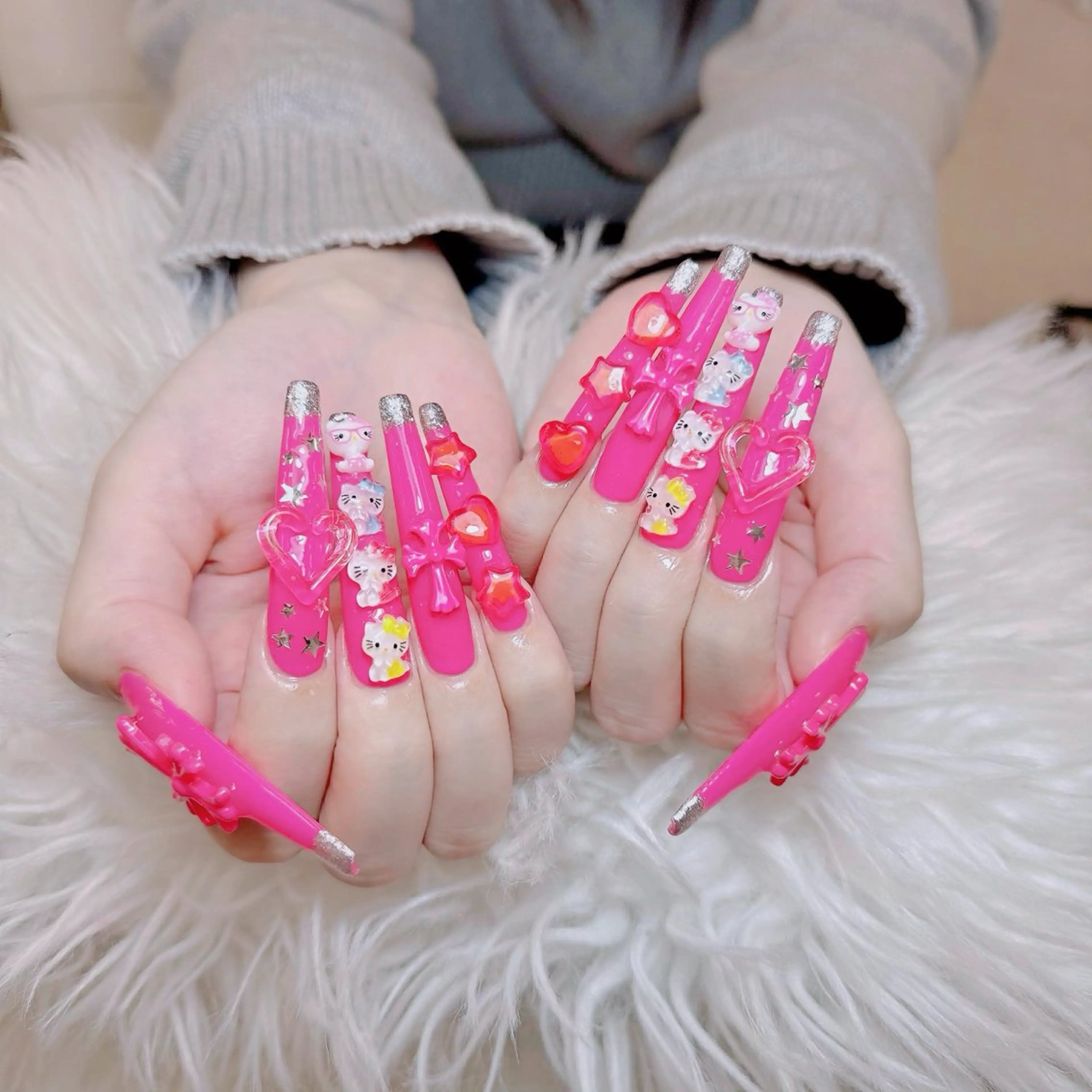 ロング ハンドネイル ゴテゴテ ネイルのネイルデザイン