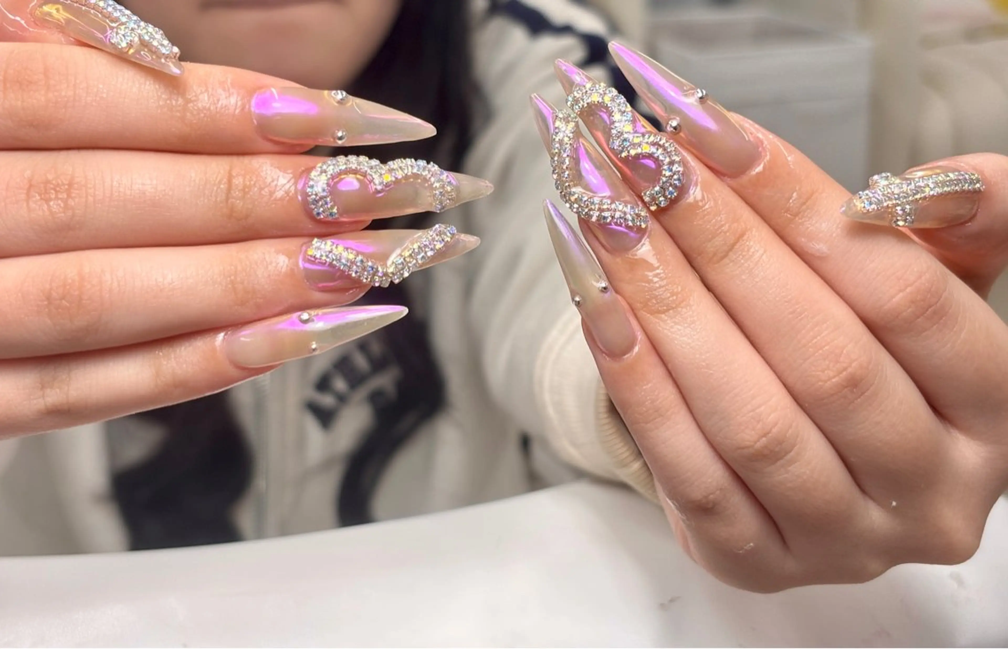 ロング ハンドネイル トゥー フエンのネイルデザイン