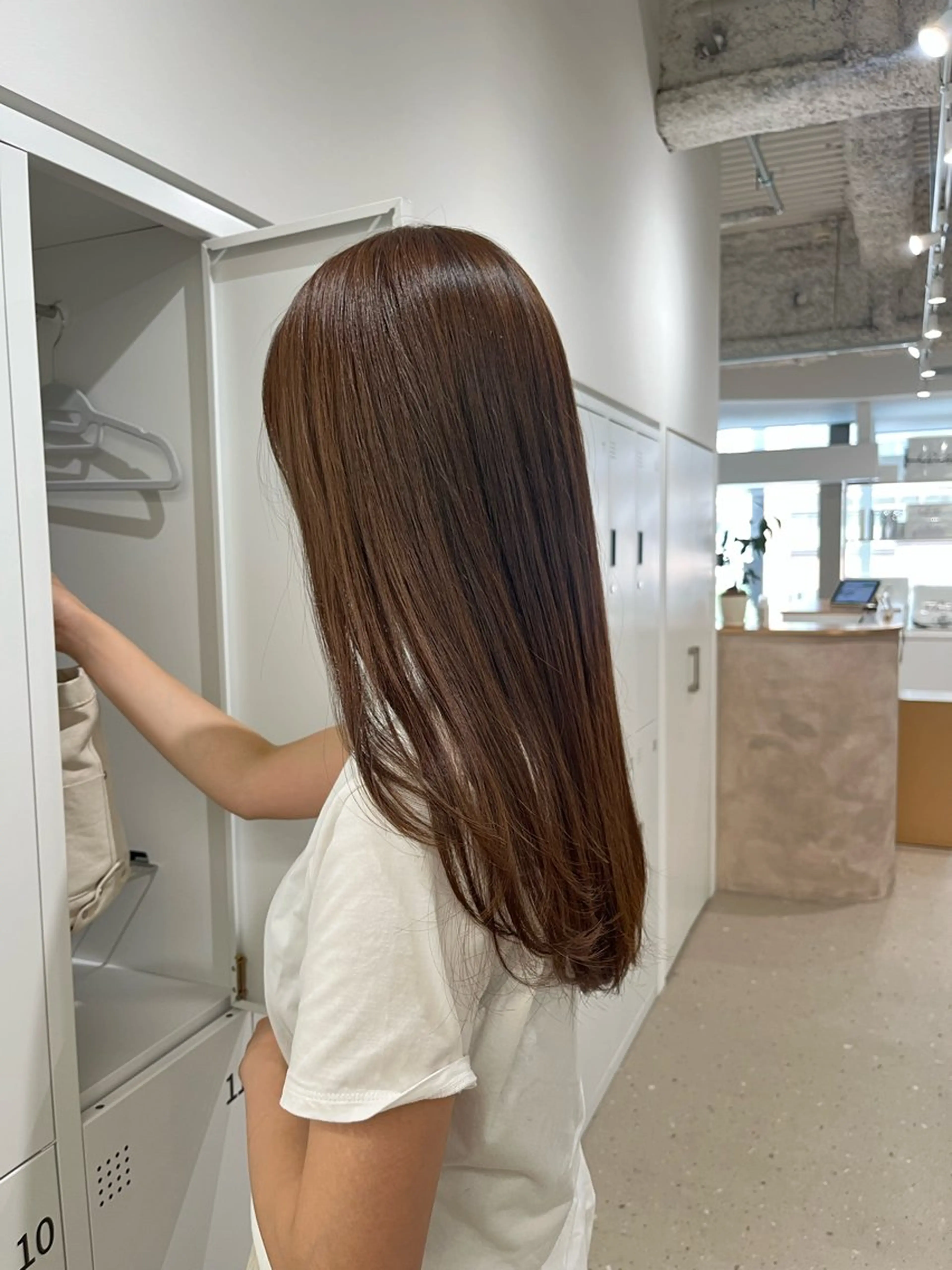 ロング カラー 阪本 桃のヘアスタイル