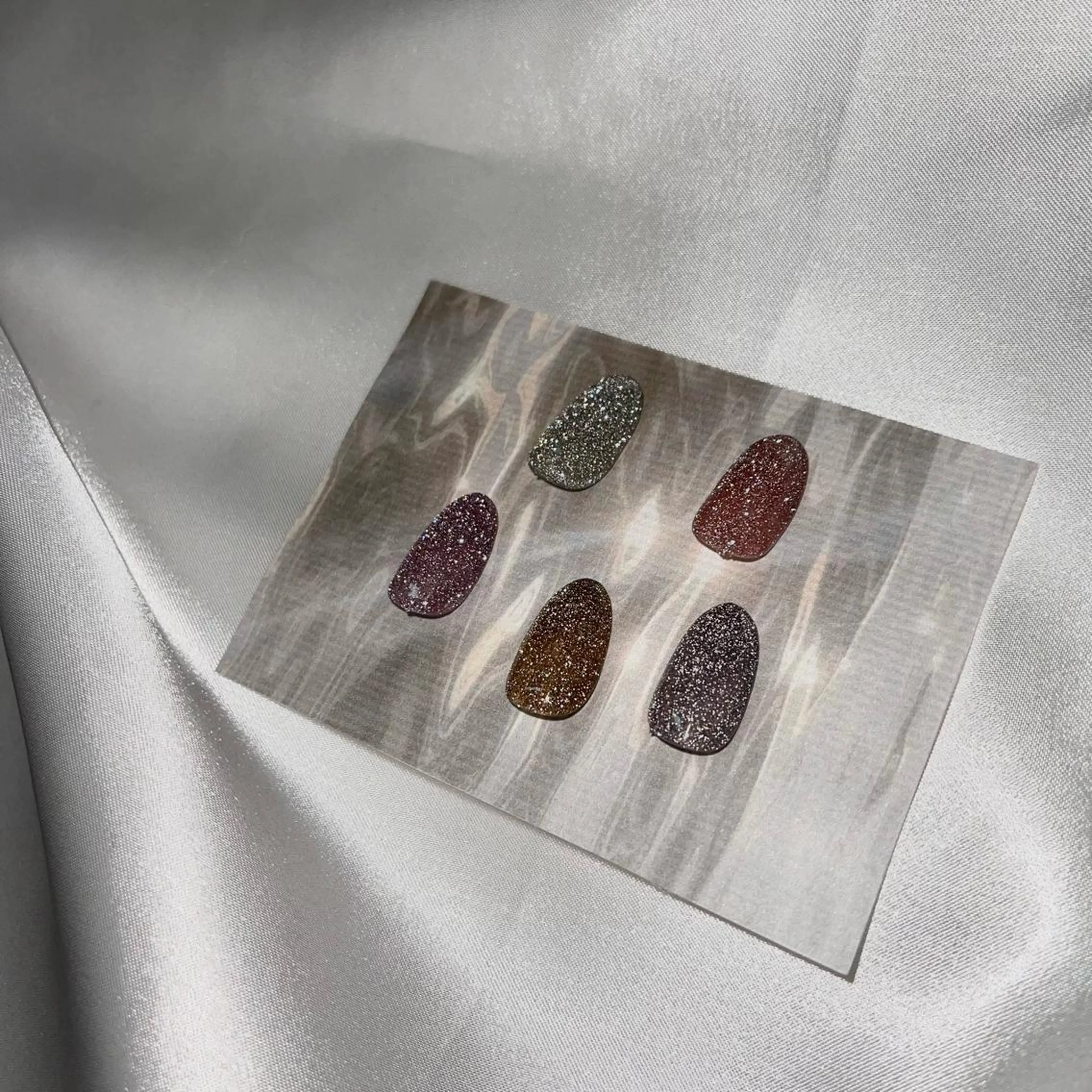 ミディアム BINEL REINAのネイルデザイン