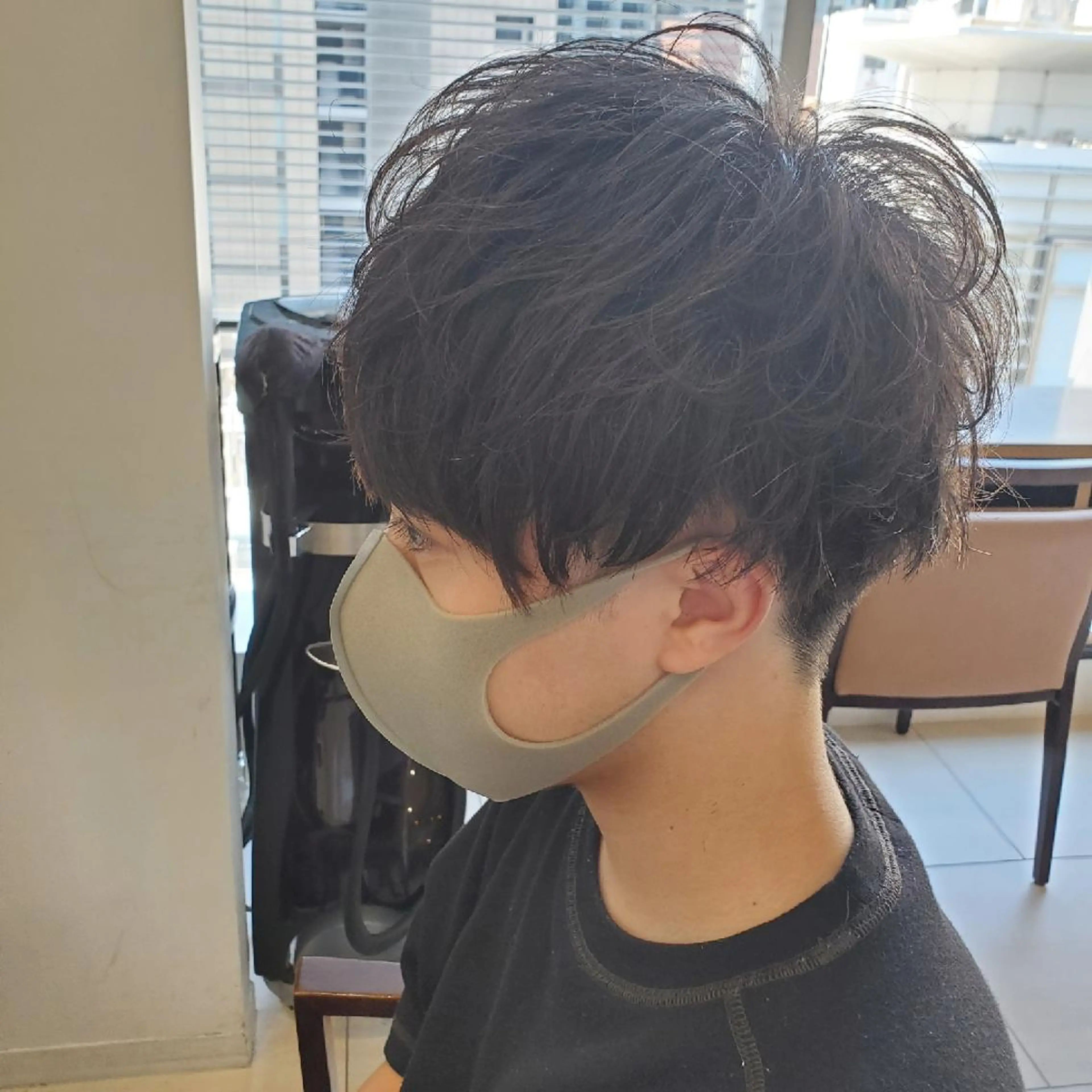 メンズ パーマ ミディアム ミディアムパーマ メンズパーマ ヘアカラー メンズカット曲がる 縮毛矯正佐々木タクマのヘアスタイル